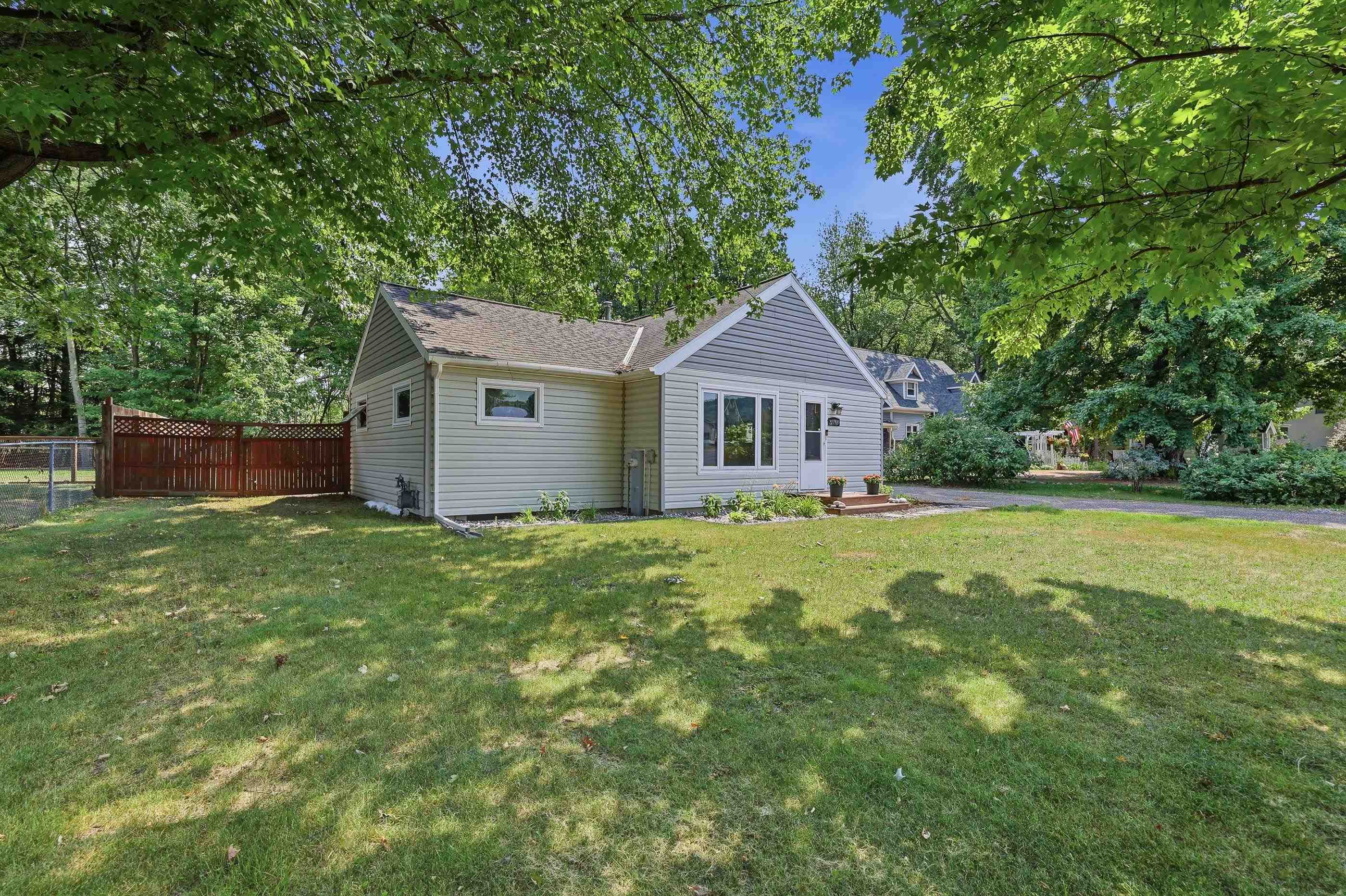 227909 Partridge Avenue Property Photo 3