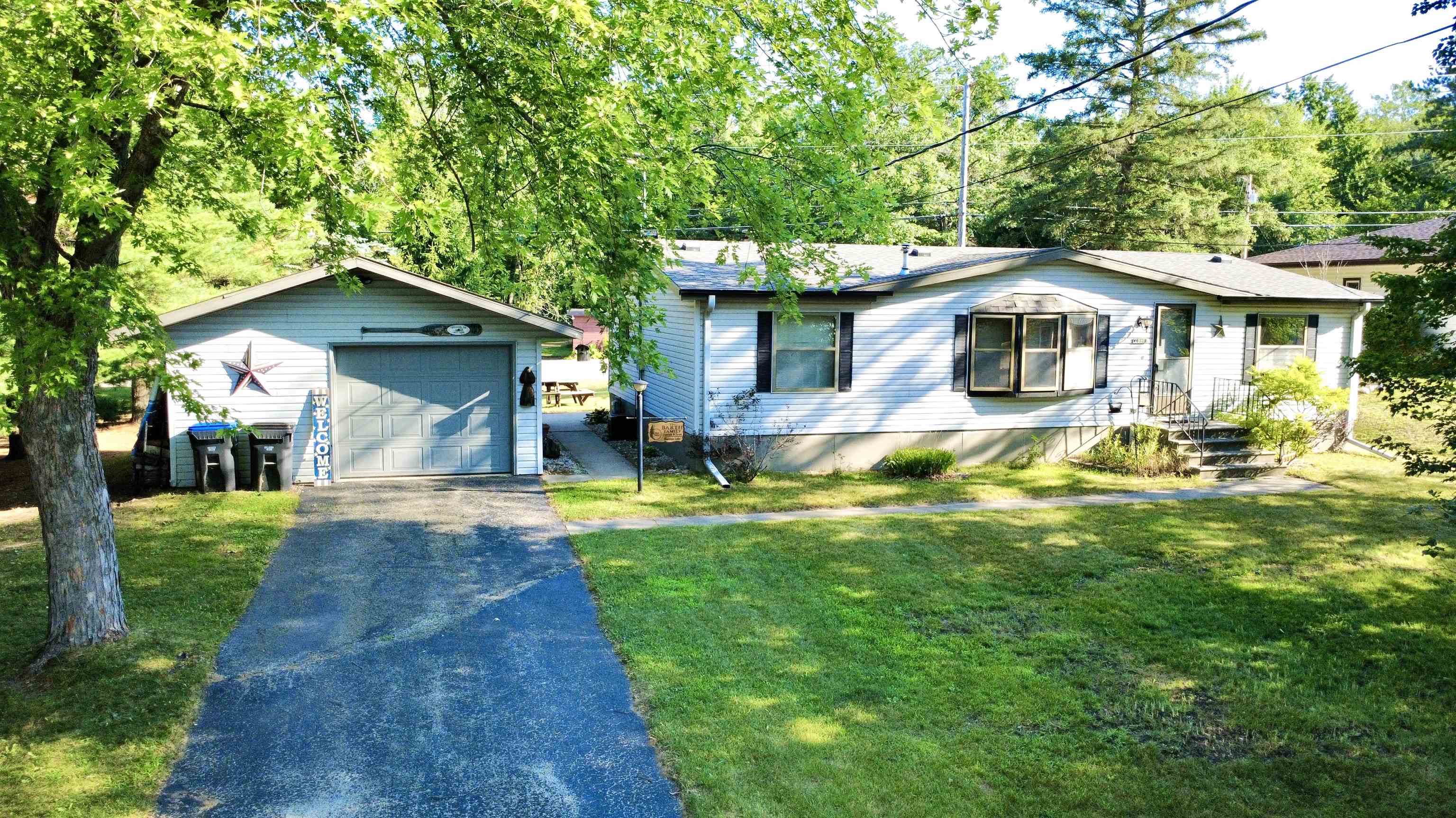 W6028 N Bay Circle Property Photo 1