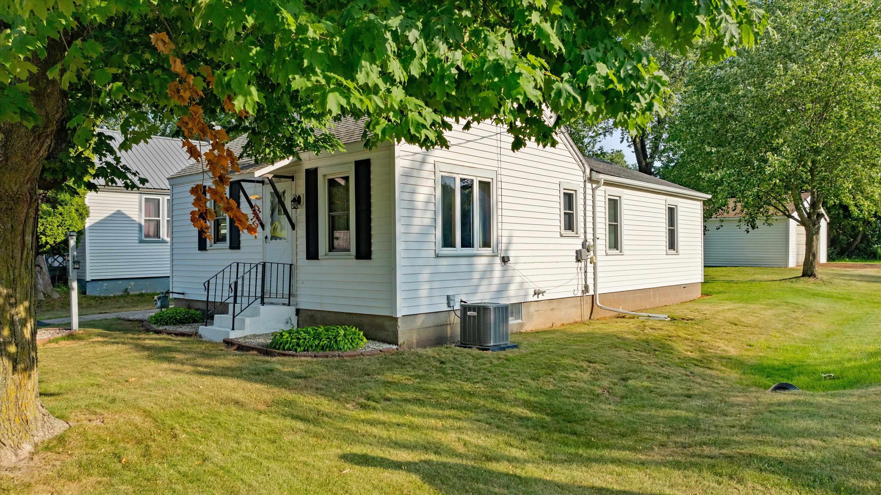 314 W Doege Street Property Photo 2