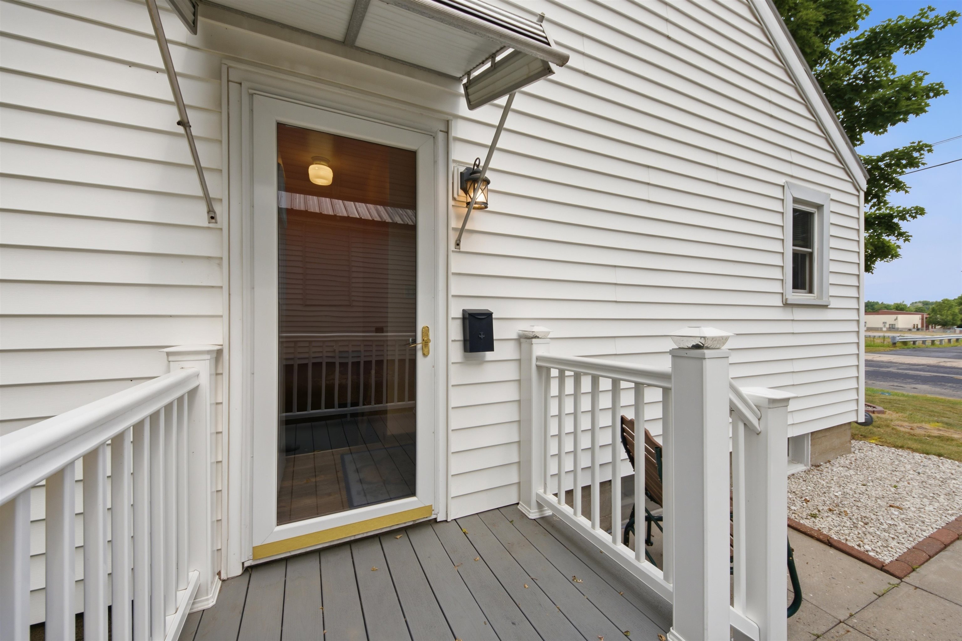 314 W Doege Street Property Photo 6