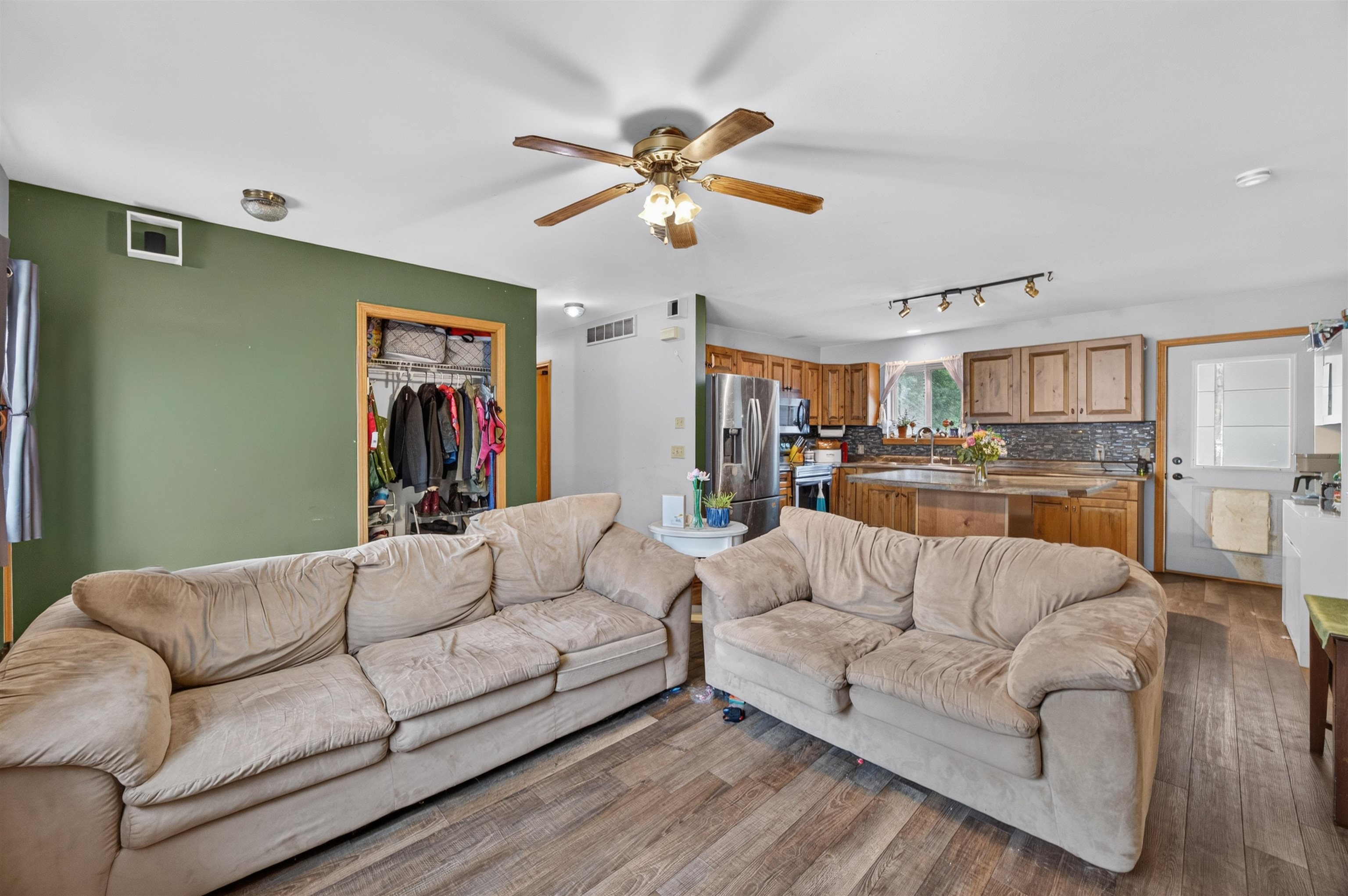 1001 Williams Street Property Photo 8