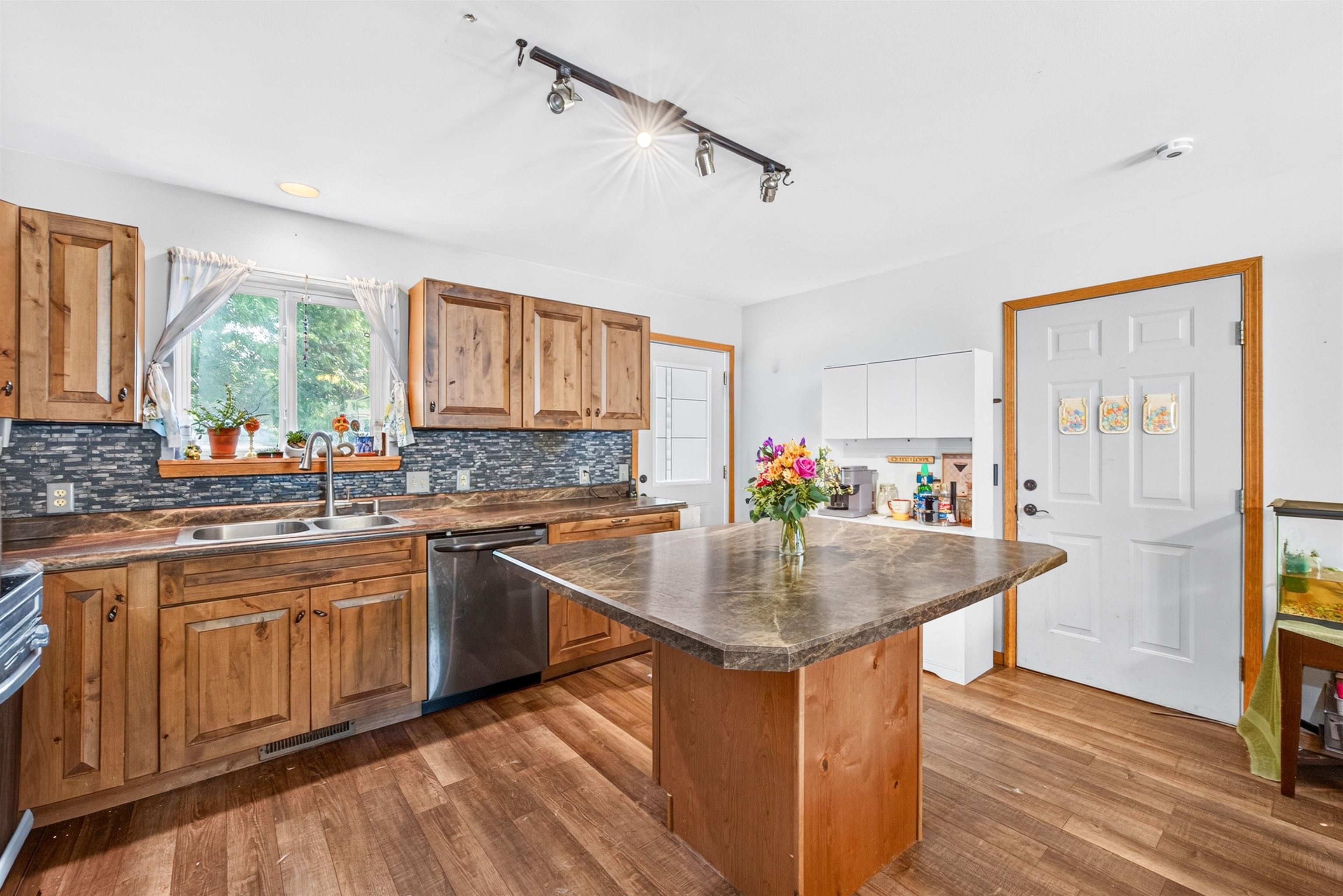 1001 Williams Street Property Photo 10