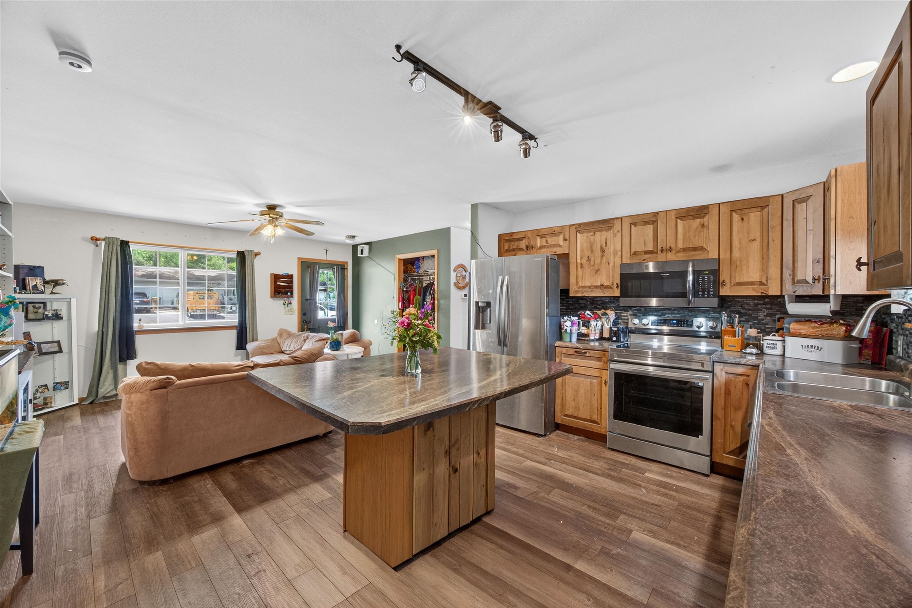 1001 Williams Street Property Photo 12