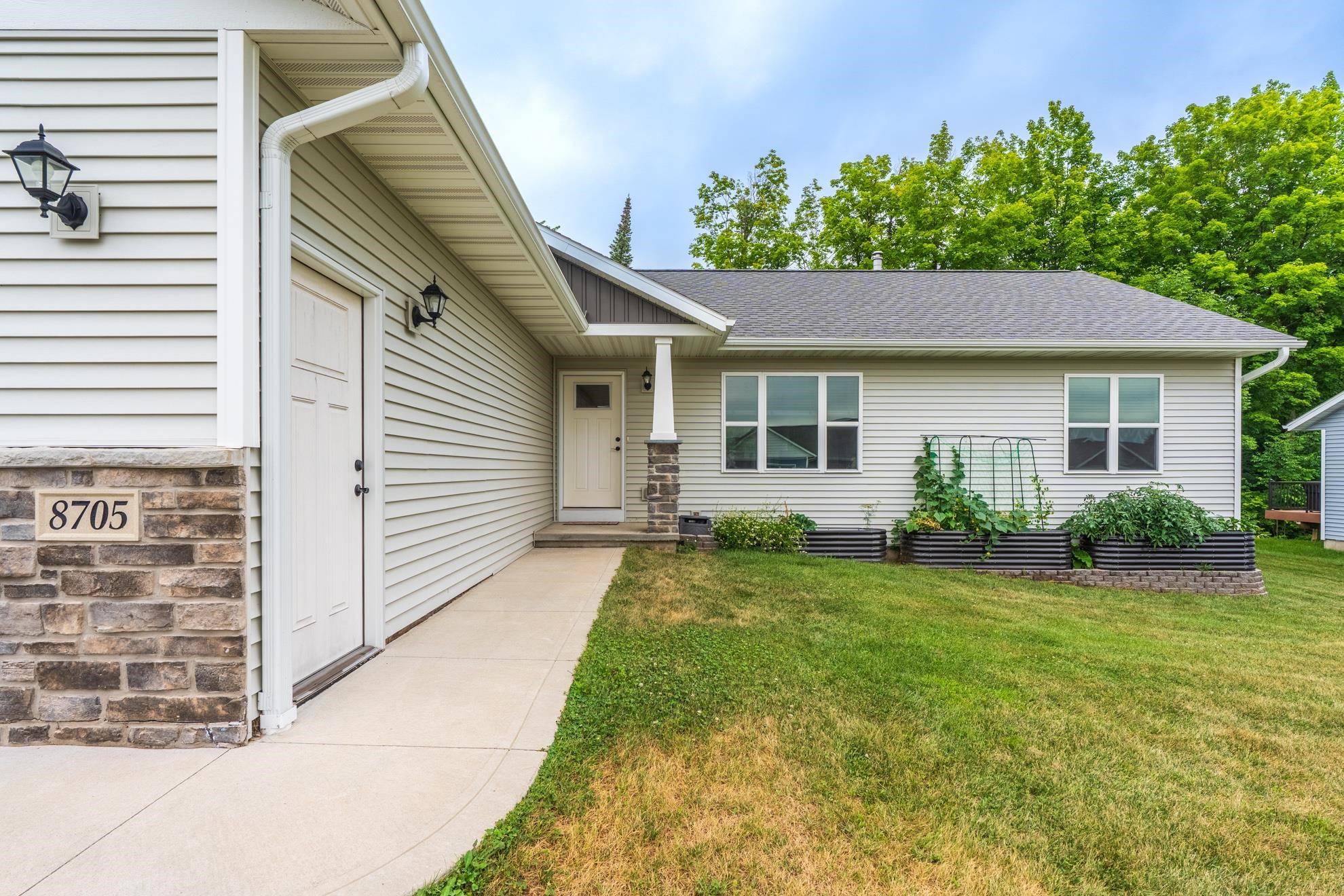 8705 Hinner Springs Drive Property Photo 3