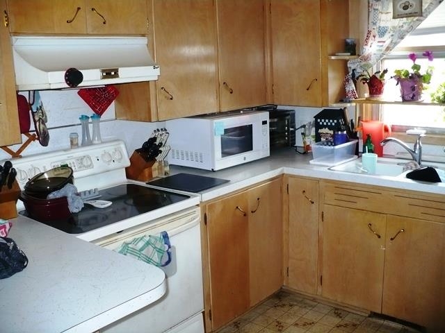 102 W School Street Property Photo 5