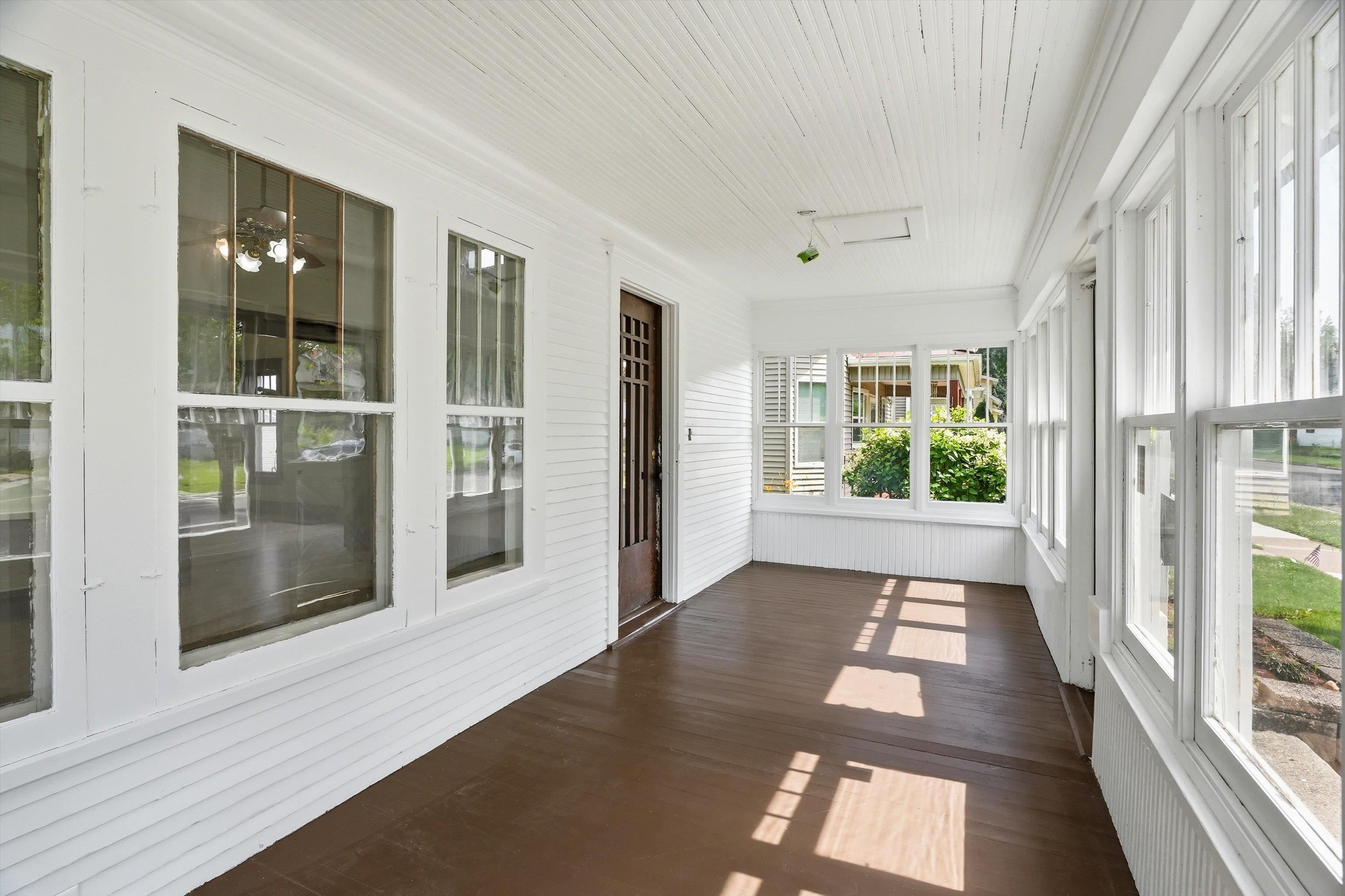 410 S Cedar Avenue Property Photo 6