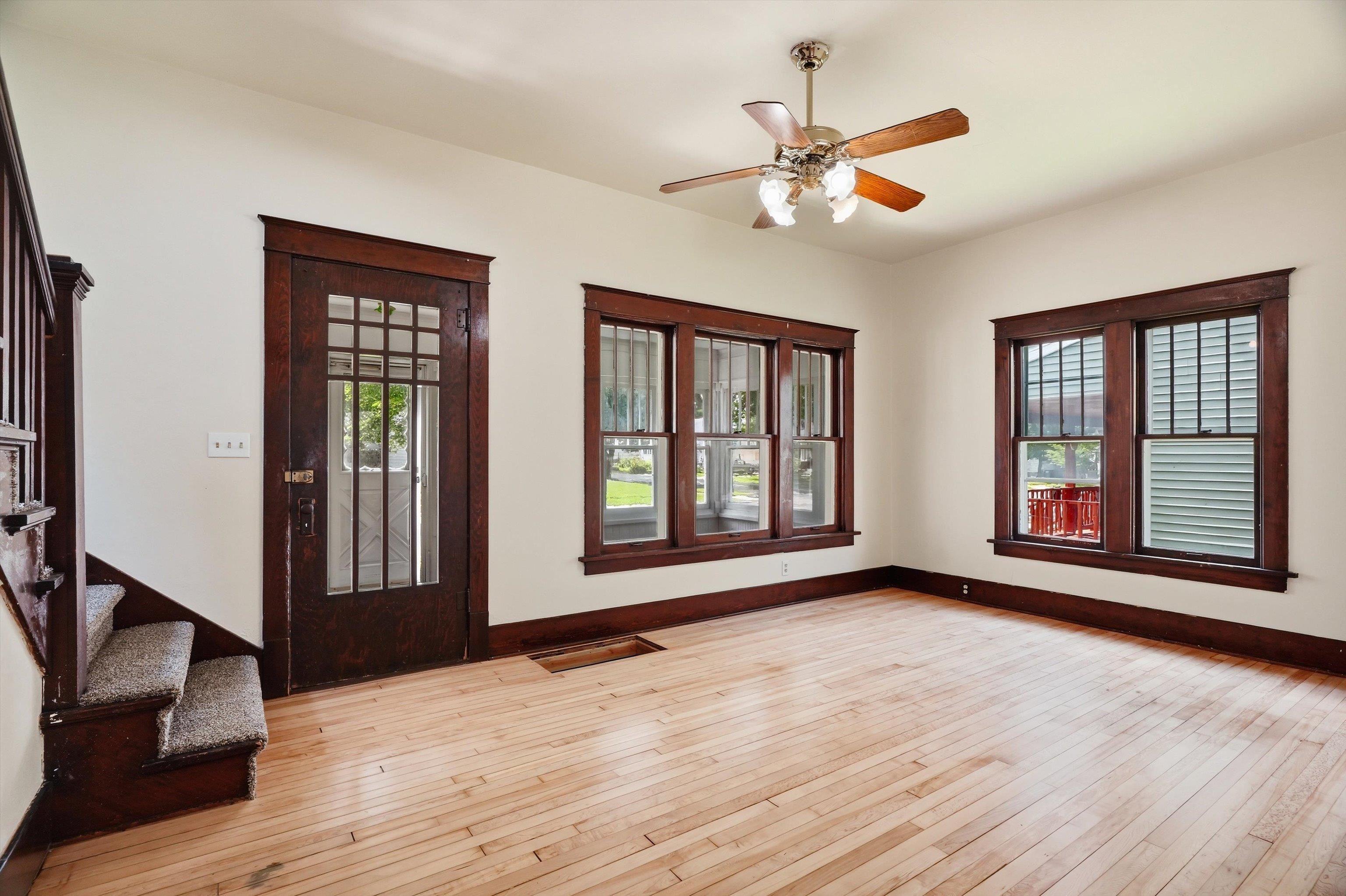 410 S Cedar Avenue Property Photo 10