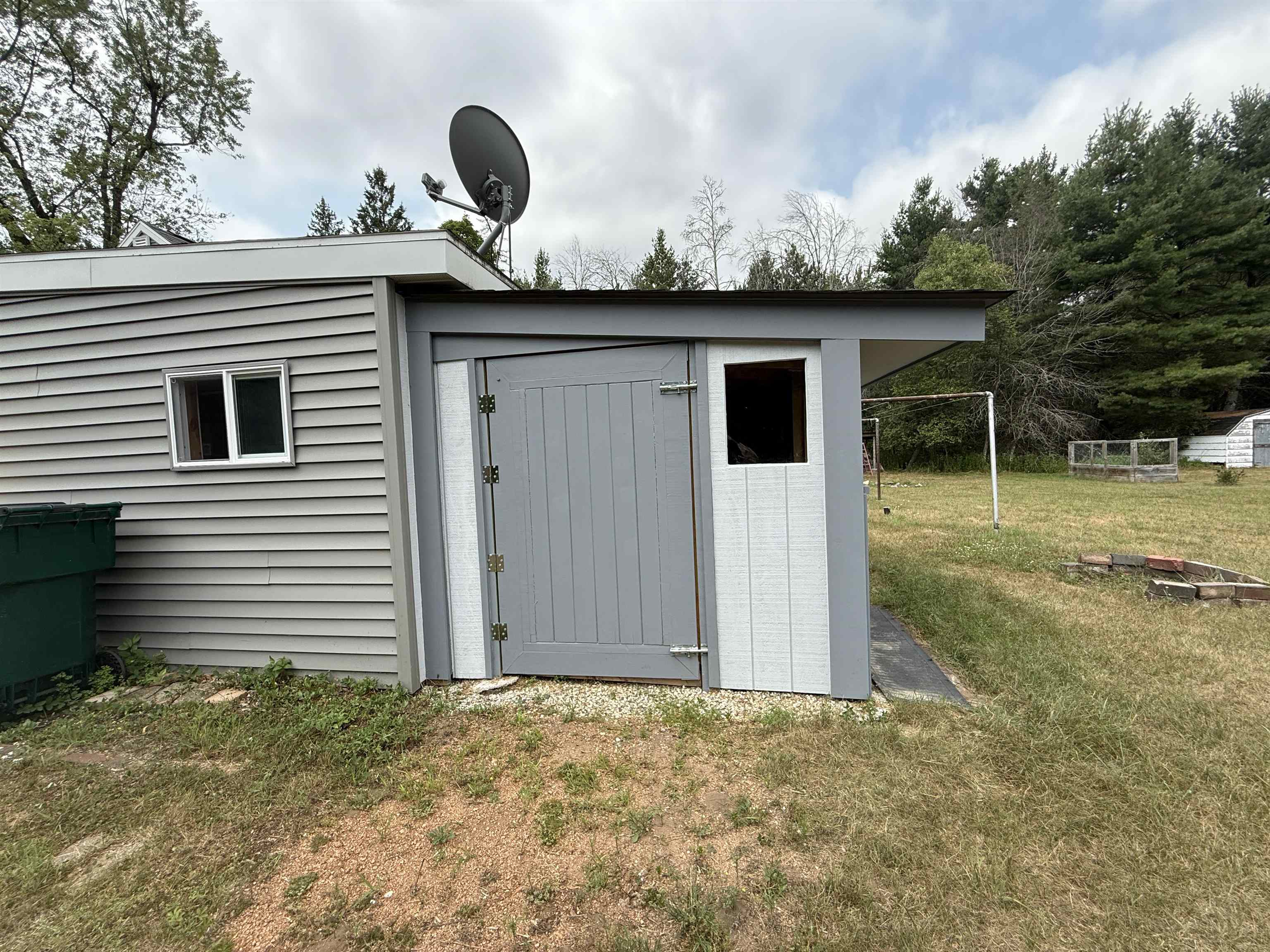 5231 Beach Road Property Photo 2