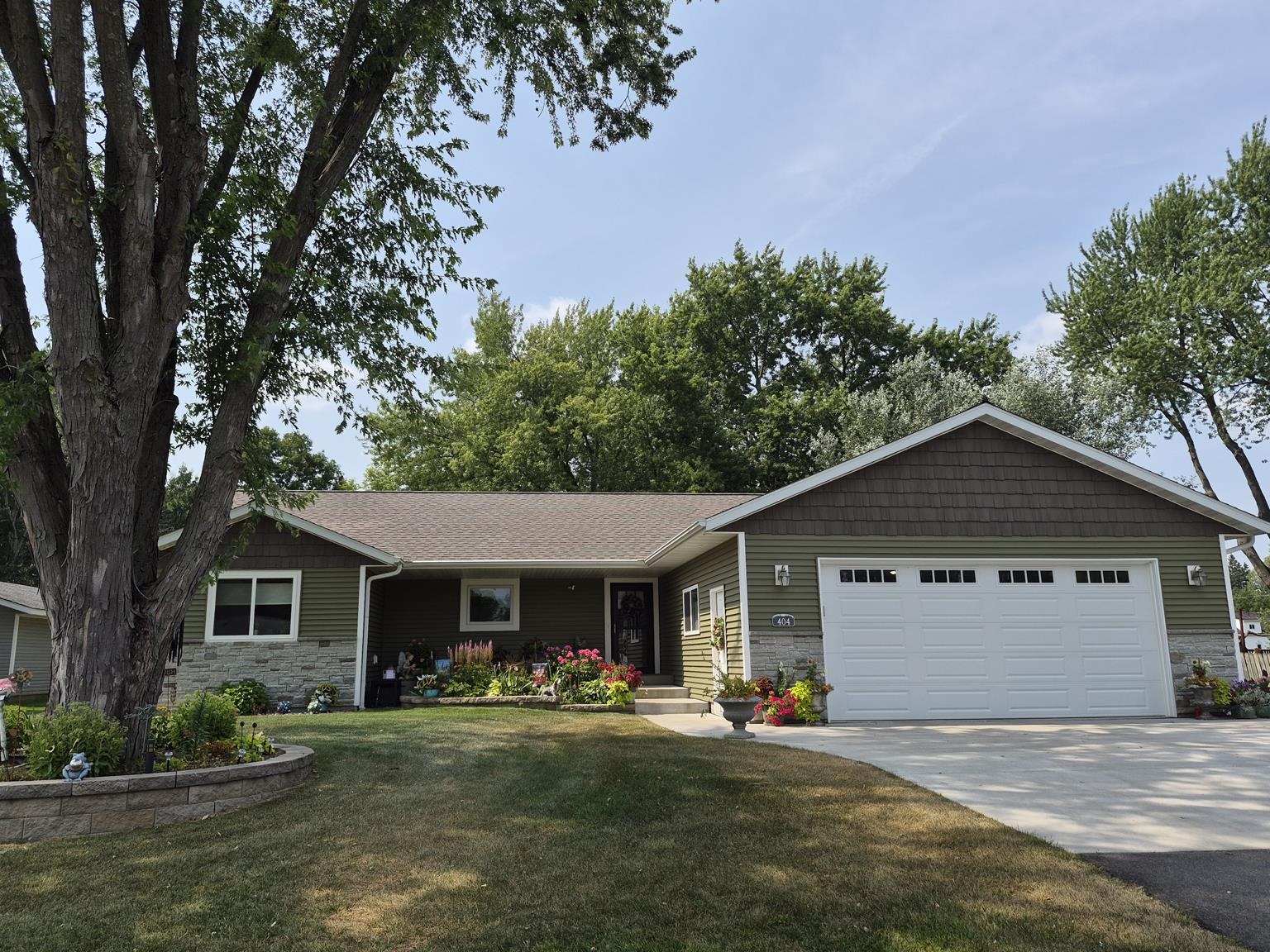 404 N Juno Avenue Property Photo 1