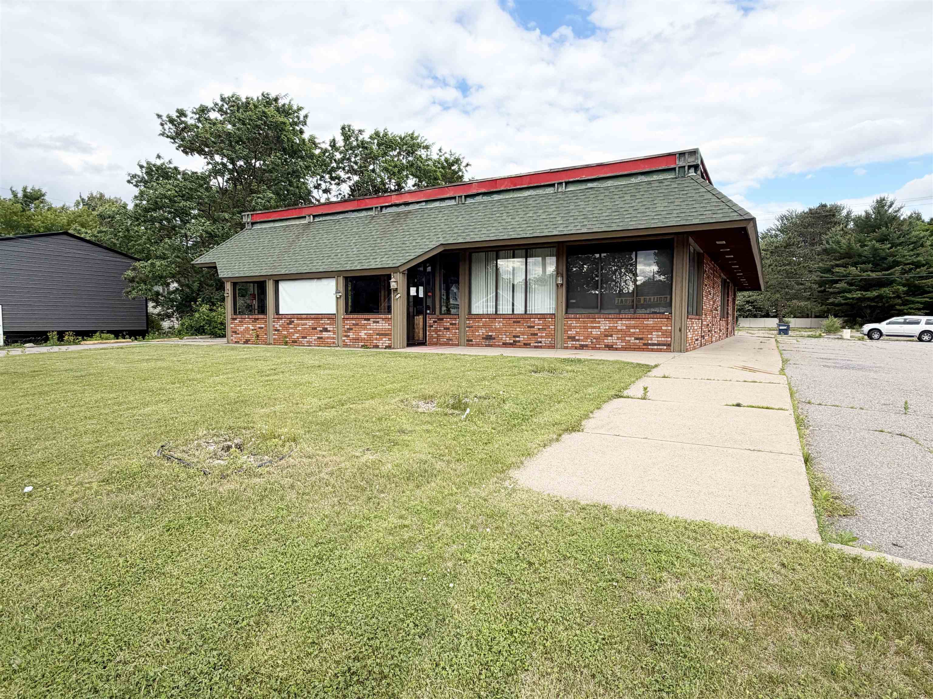 829 Grand Avenue Property Photo 2