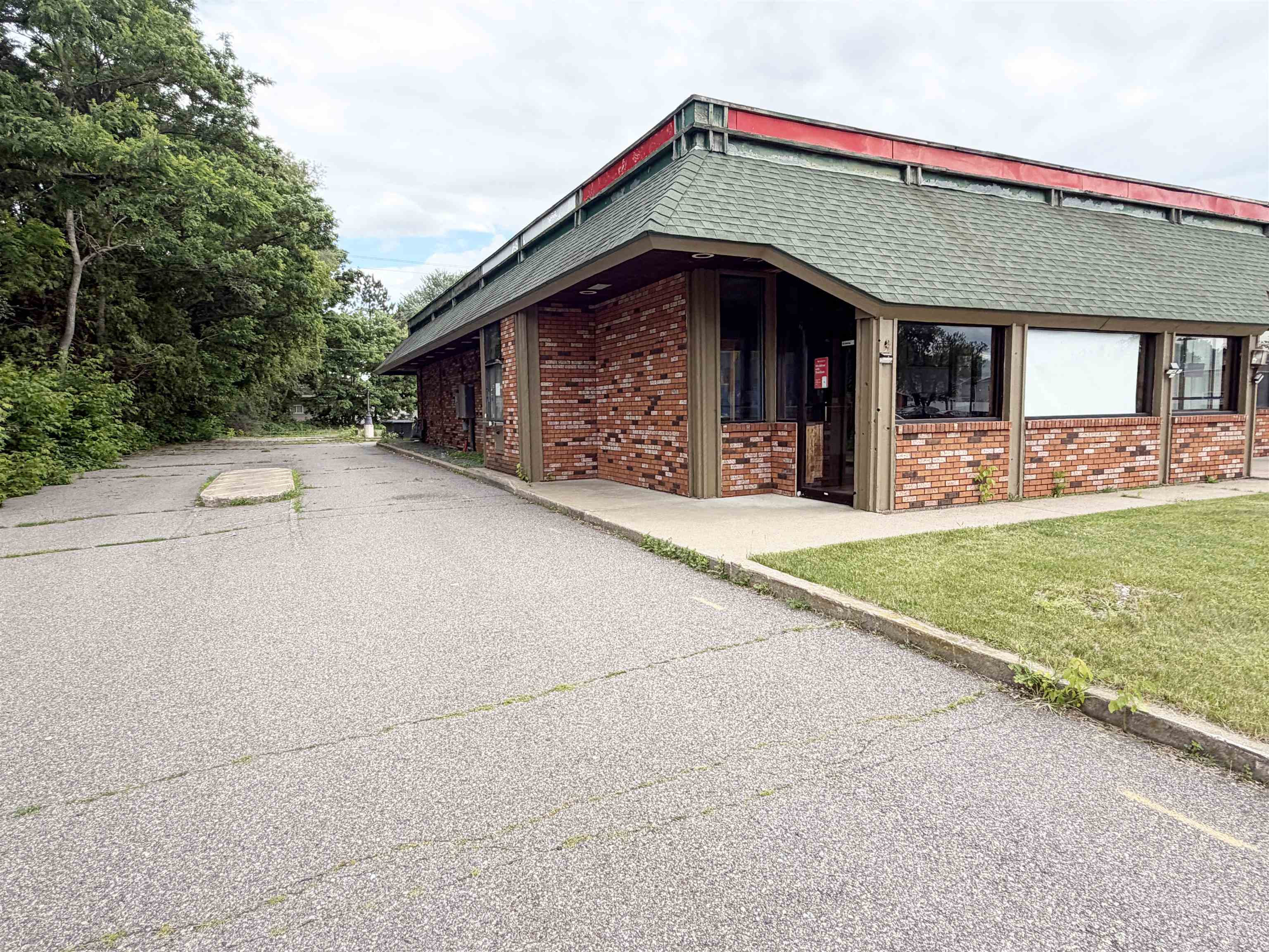 829 Grand Avenue Property Photo 3