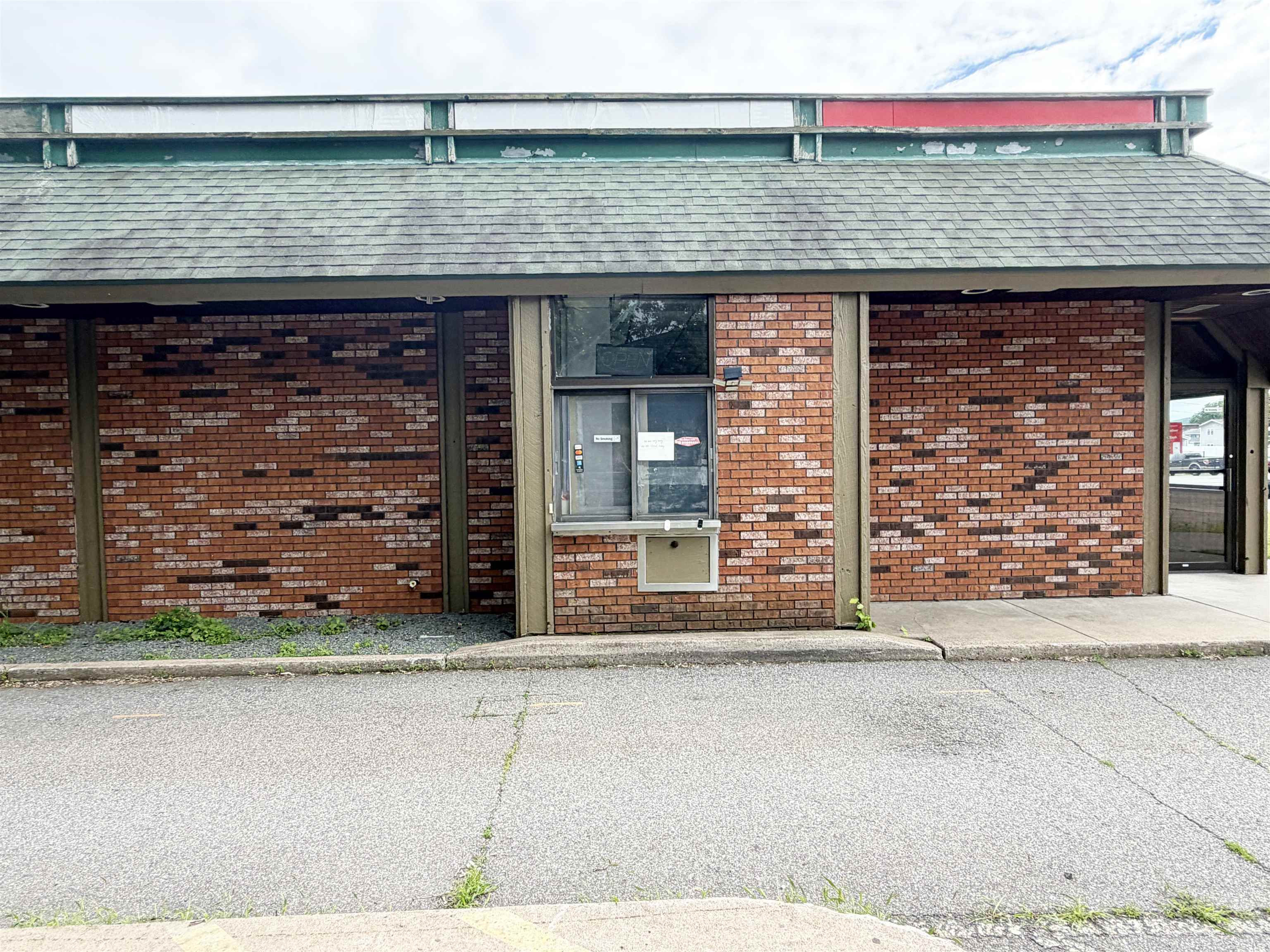829 Grand Avenue Property Photo 4