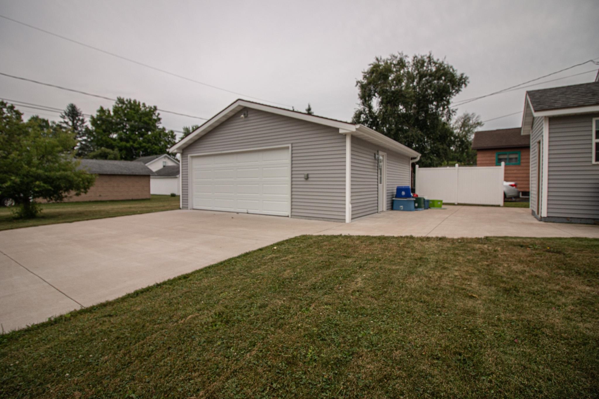 711 Chippewa Street Property Photo 2