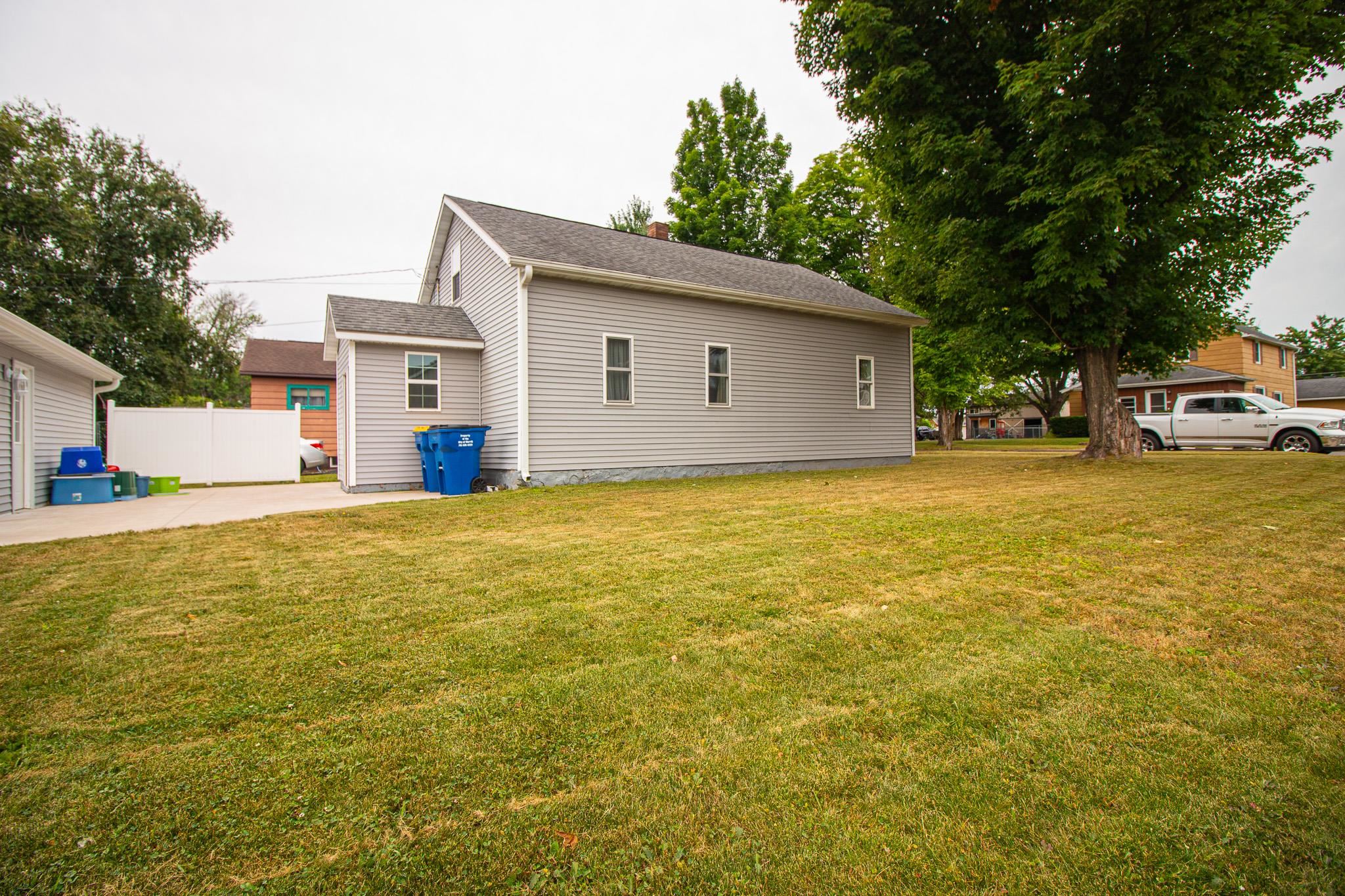 711 Chippewa Street Property Photo 3