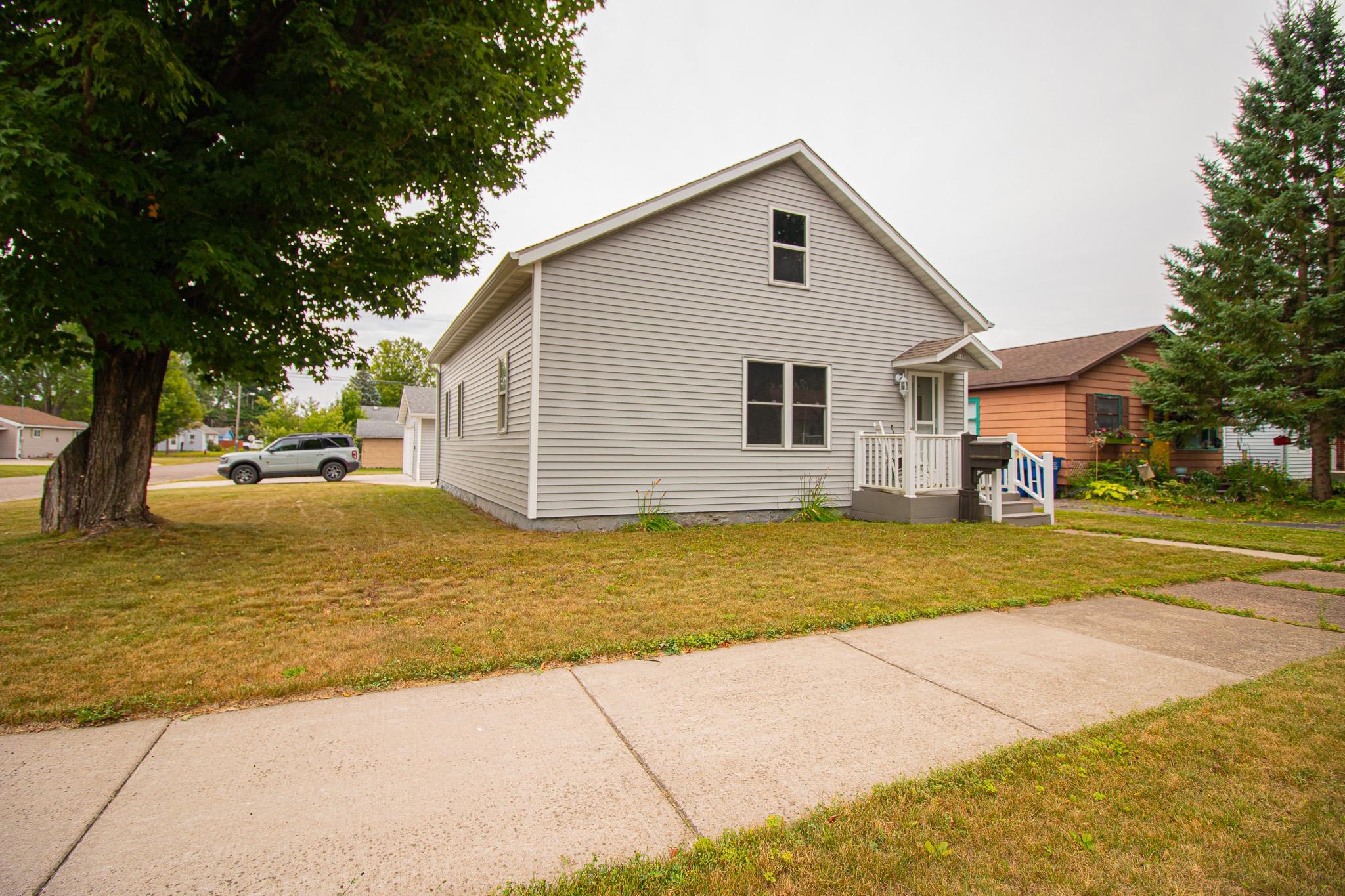 711 Chippewa Street Property Photo 4