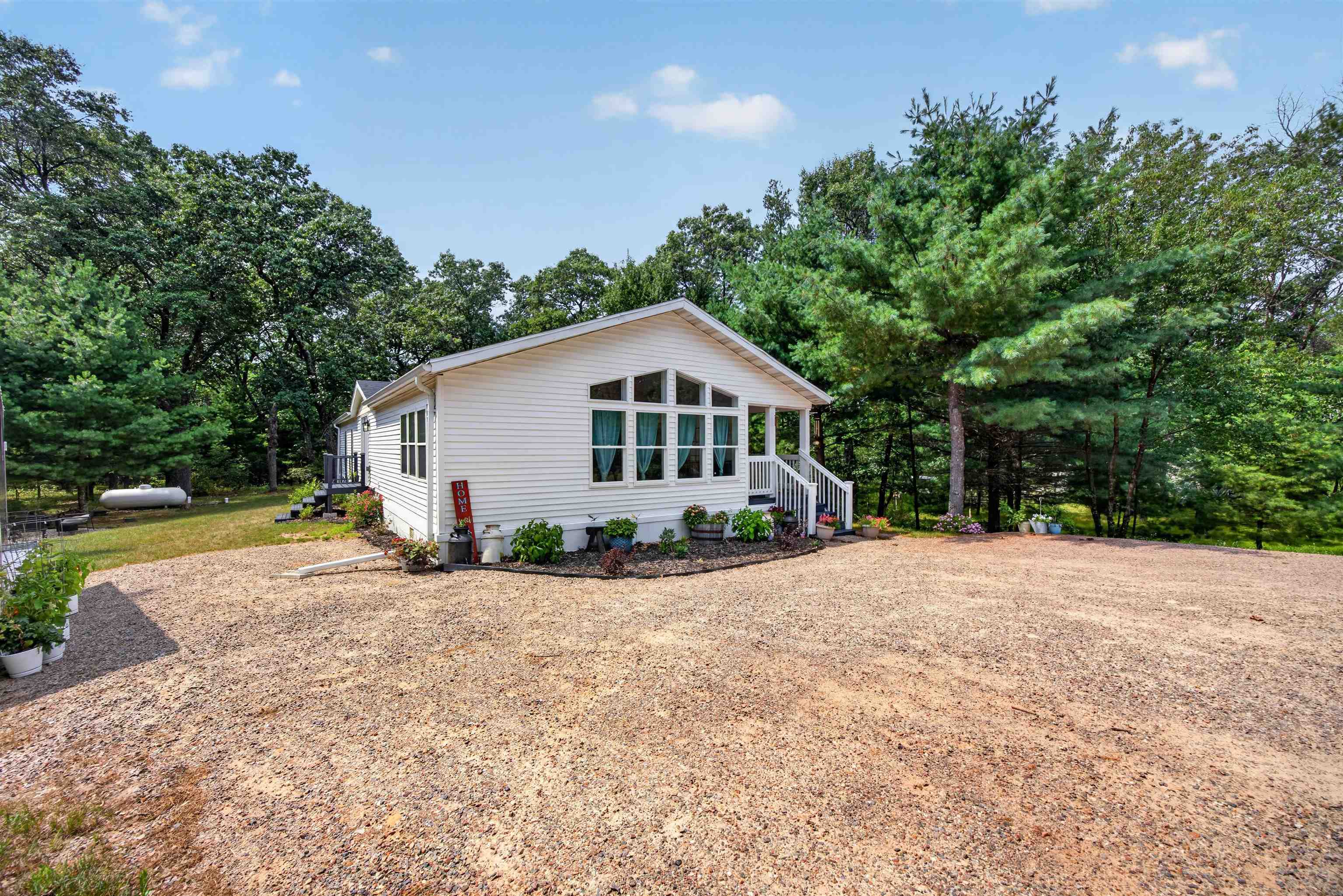 637 Hampton Trail Property Photo 3