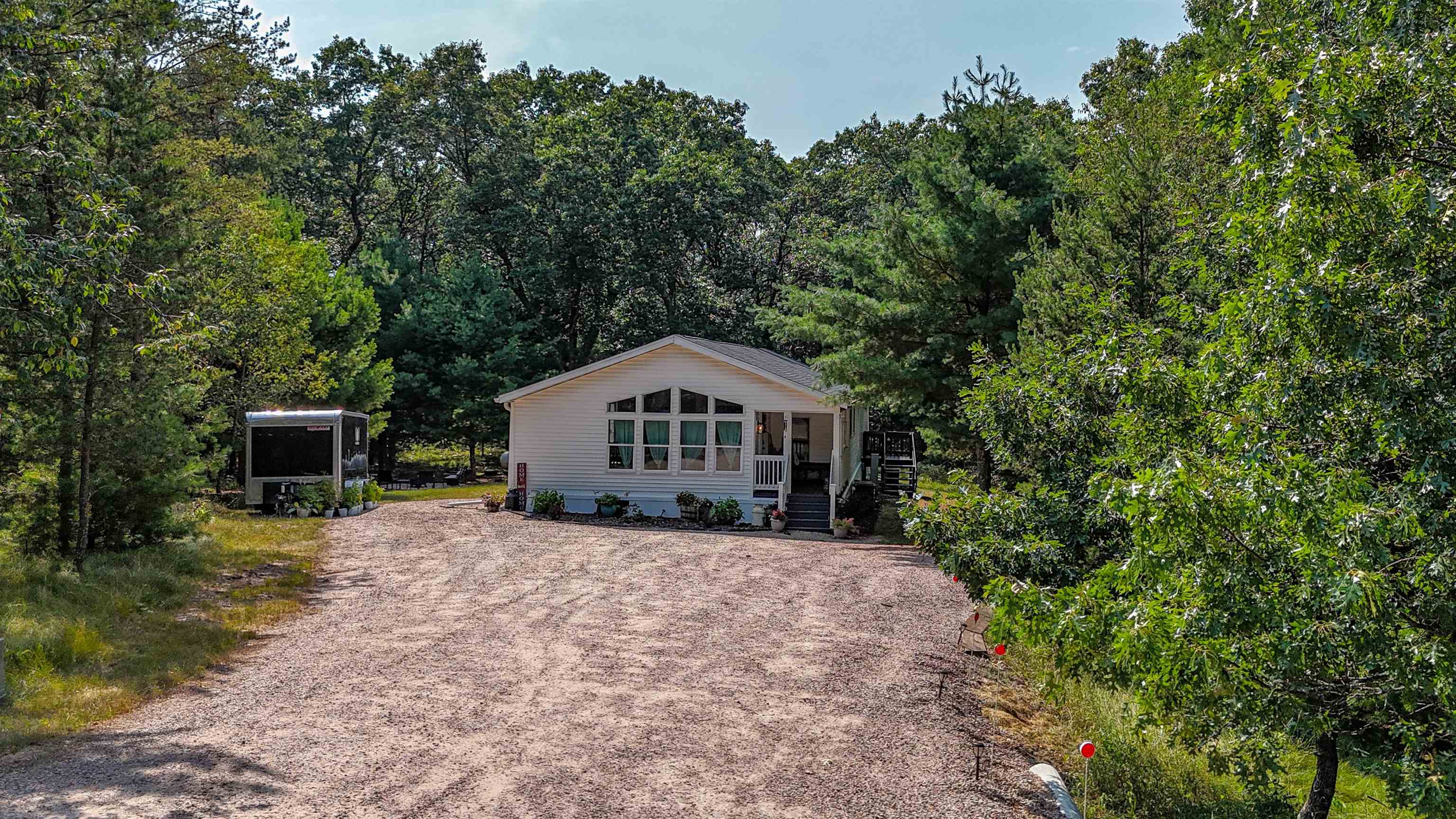 637 Hampton Trail Property Photo 4