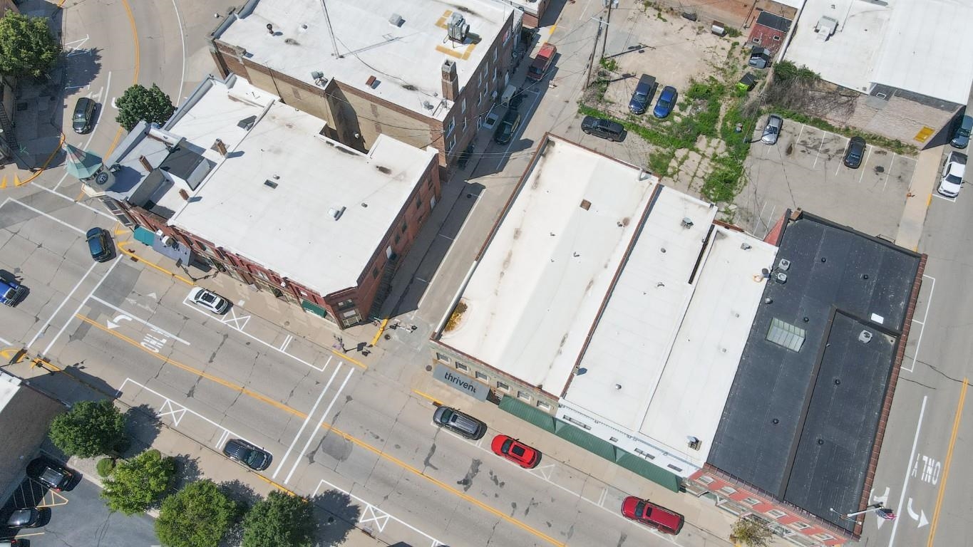 135 W Huron Street Property Photo 5