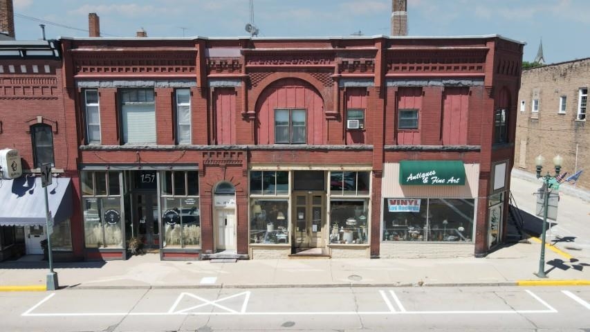 151 W Huron Street Property Photo 3