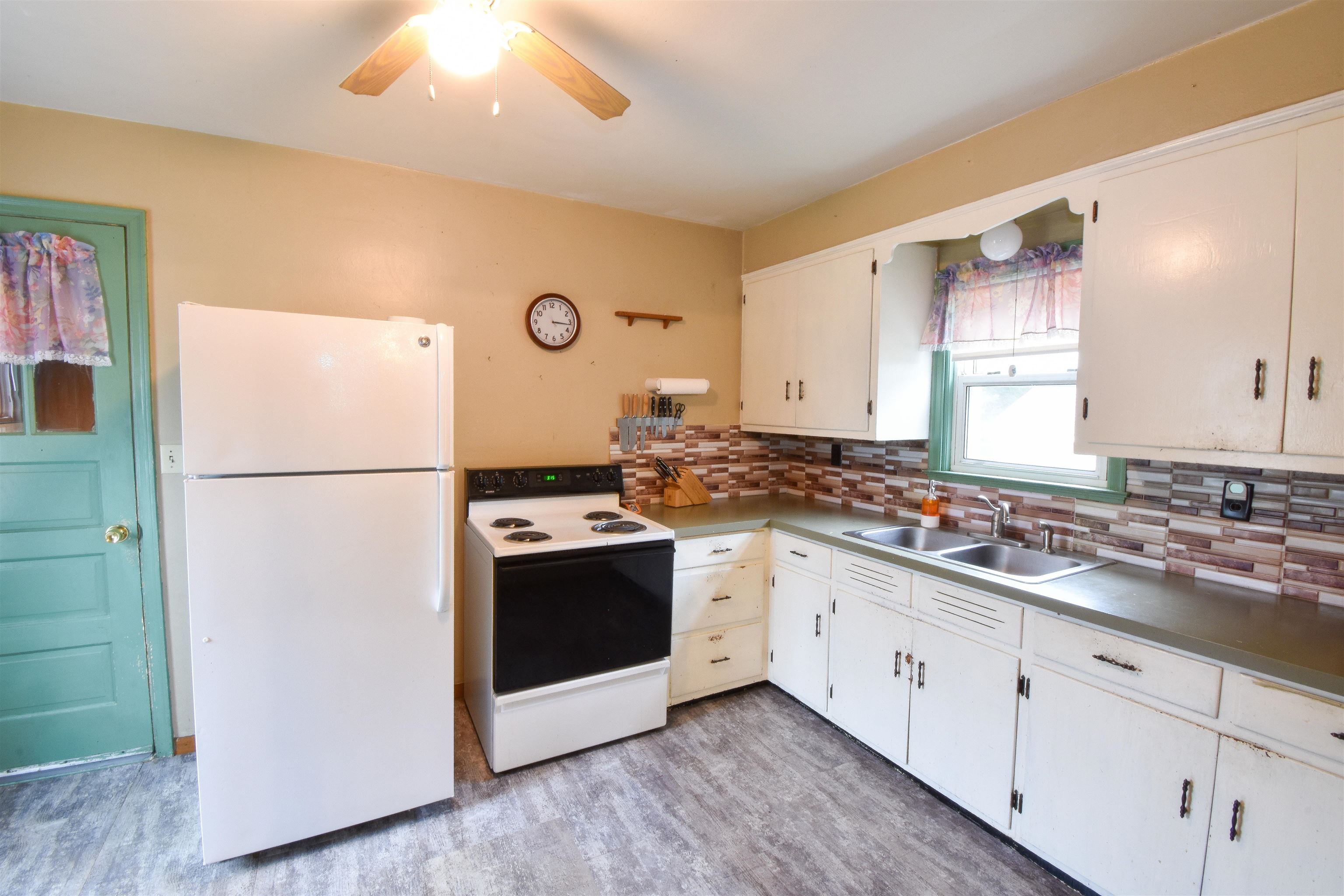 350 Plover Street Property Photo 2
