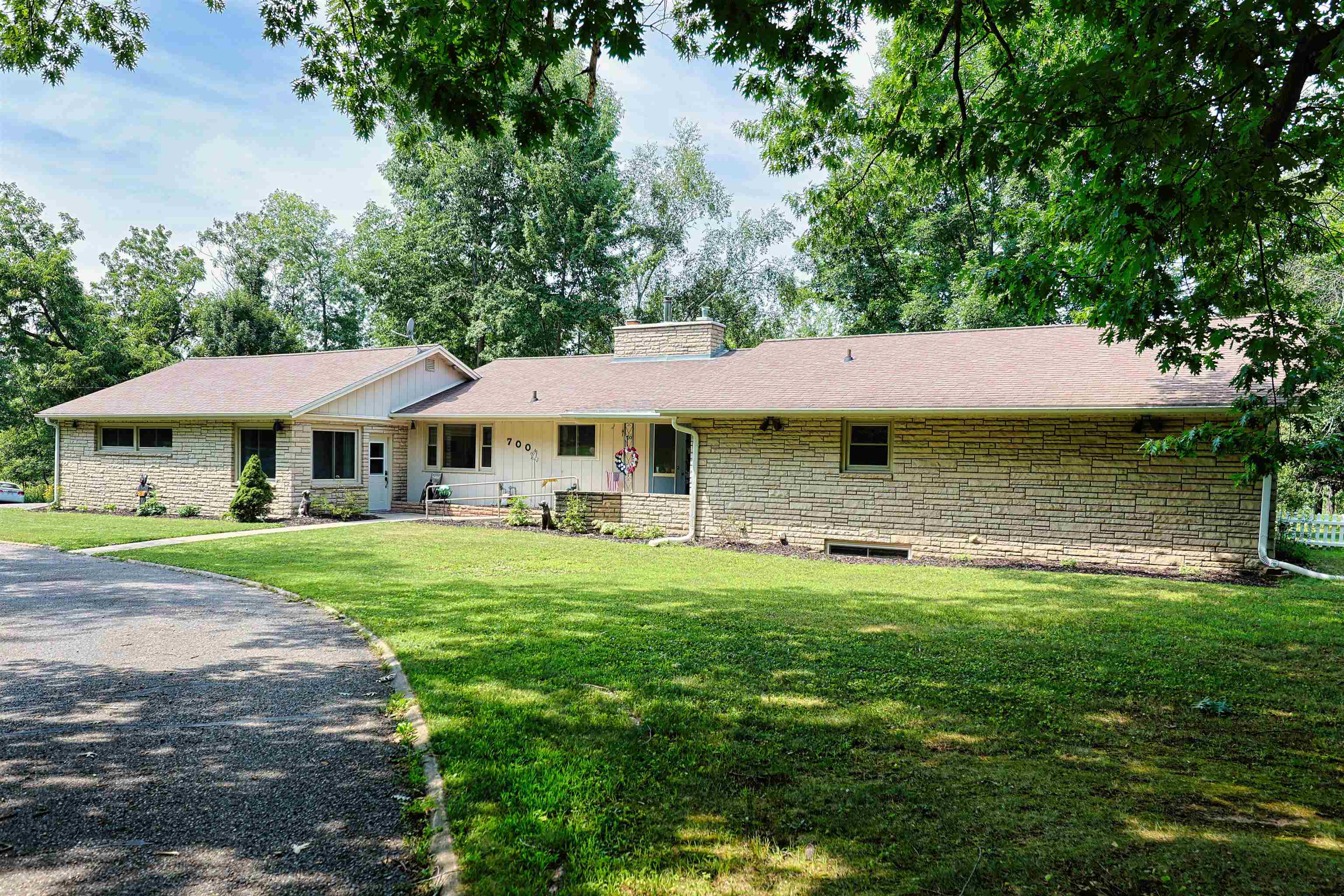 700 E Riverside Avenue Property Photo 1