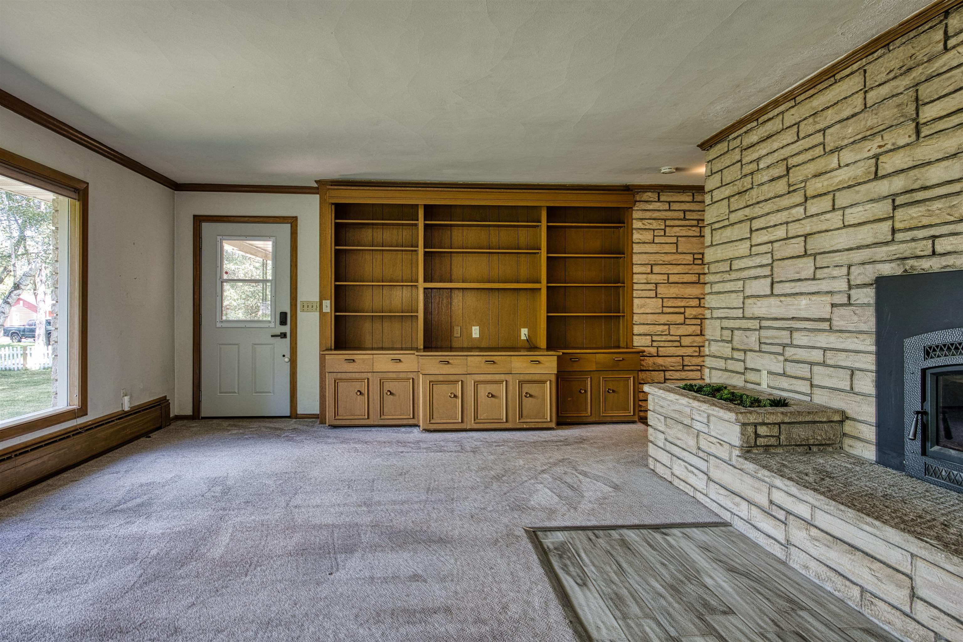 700 E Riverside Avenue Property Photo 11