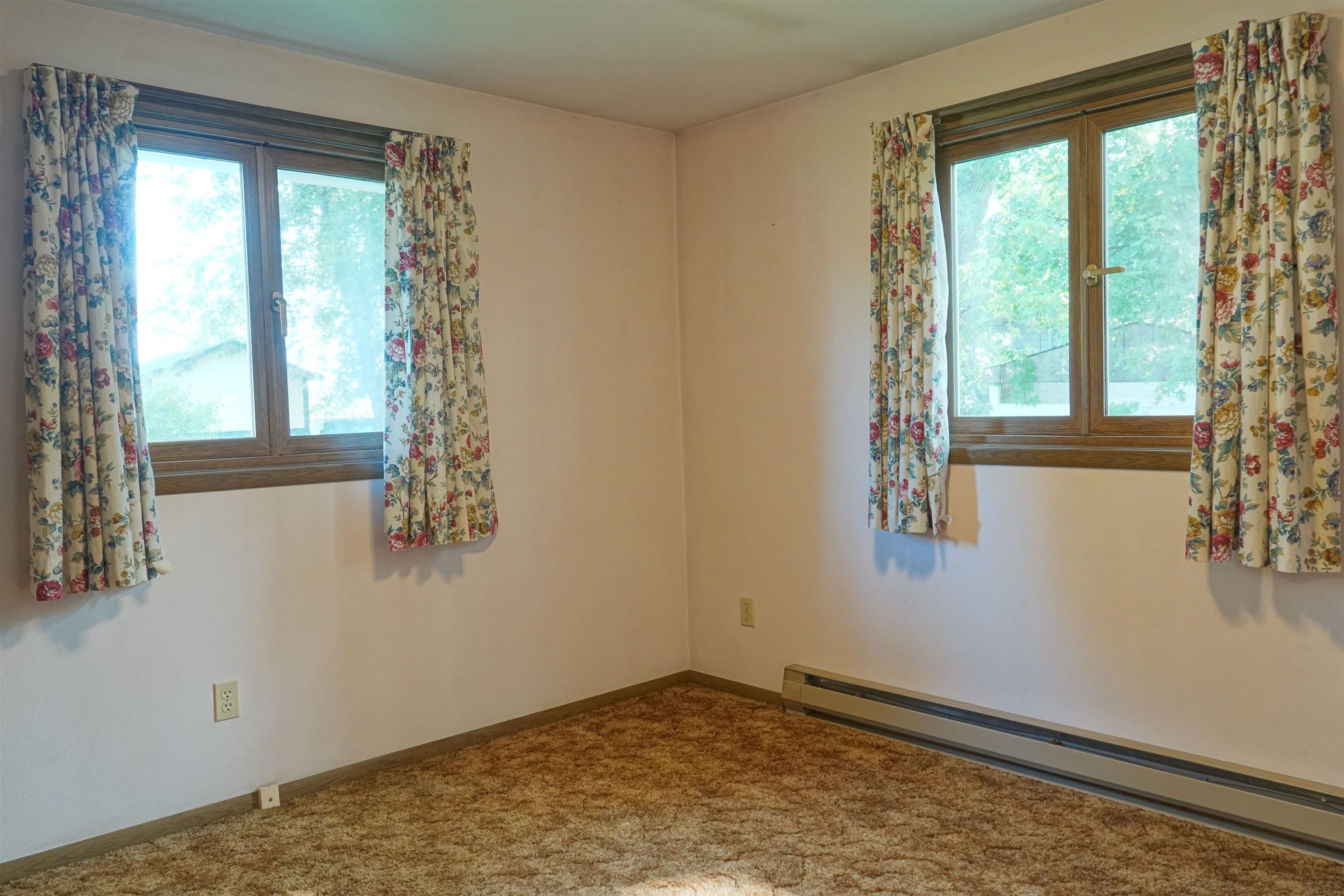 406 E Pine Street Property Photo 9