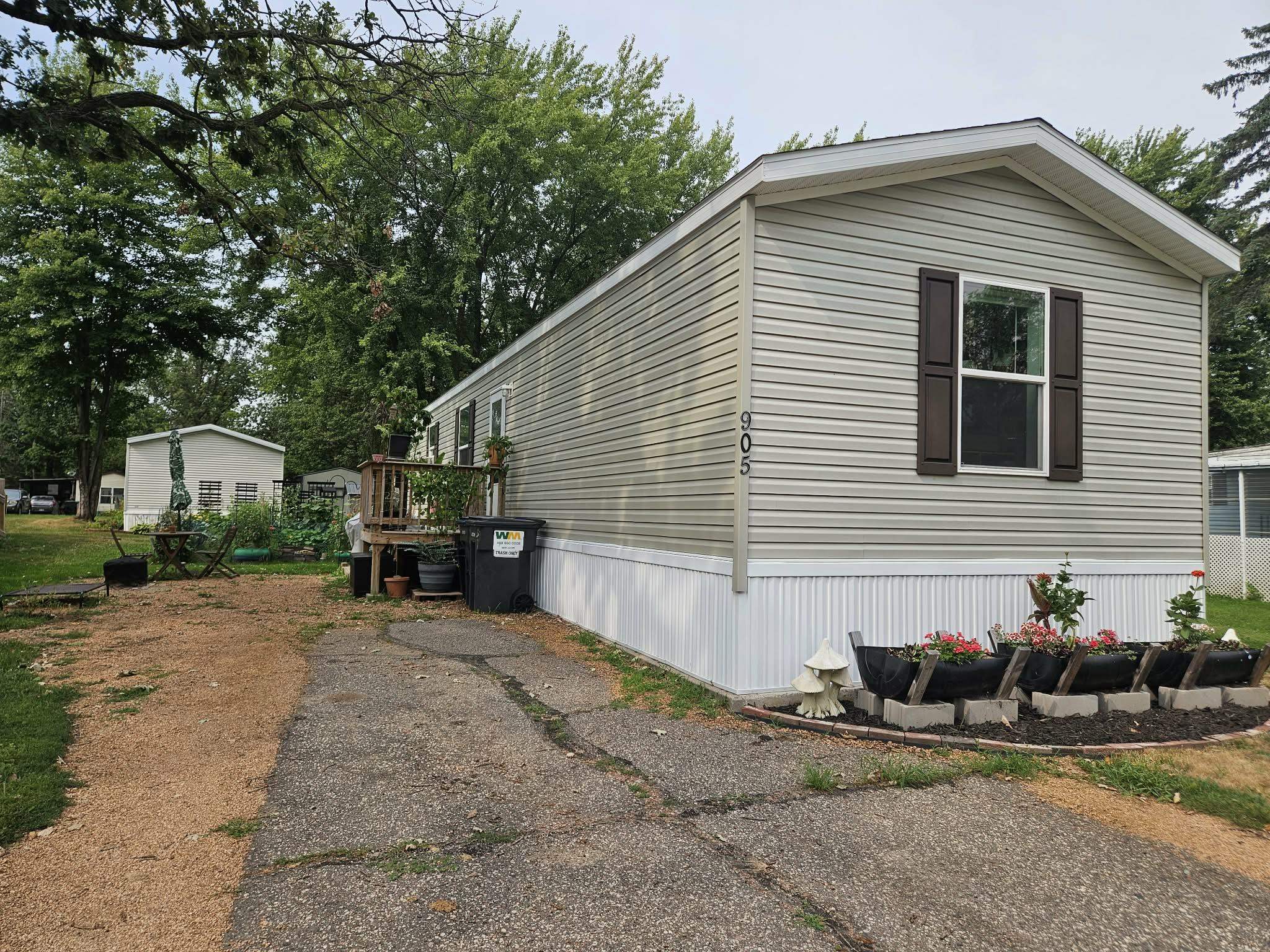 905 E Kalsched Street Property Photo 1