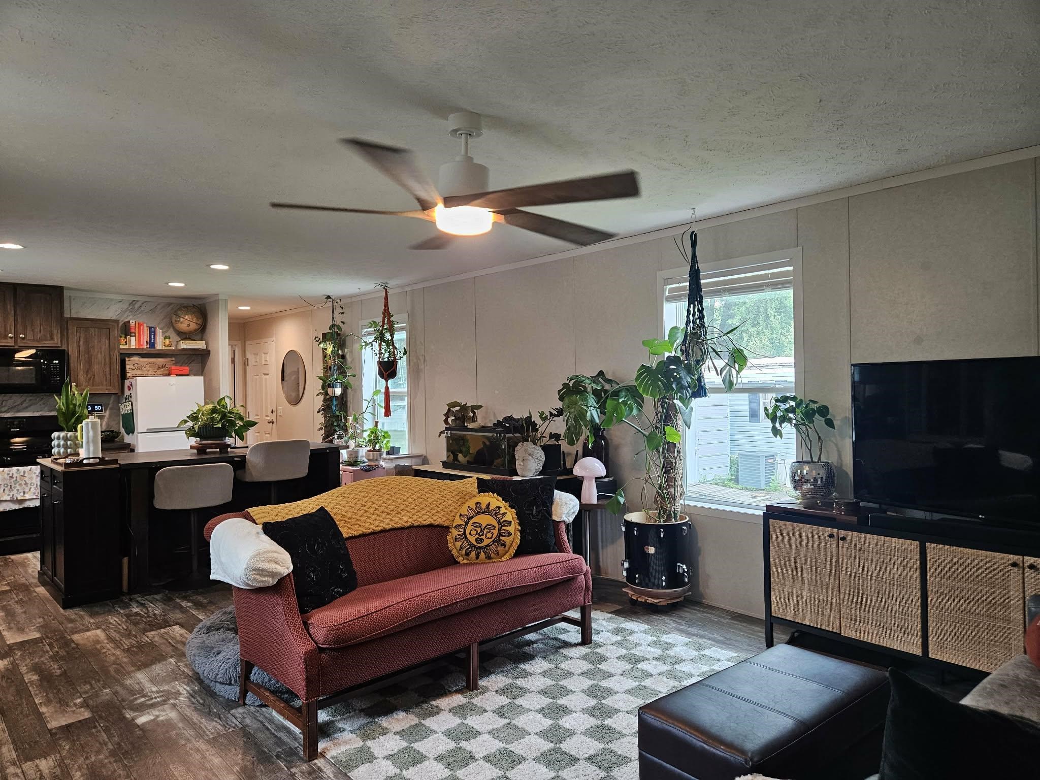 905 E Kalsched Street Property Photo 2