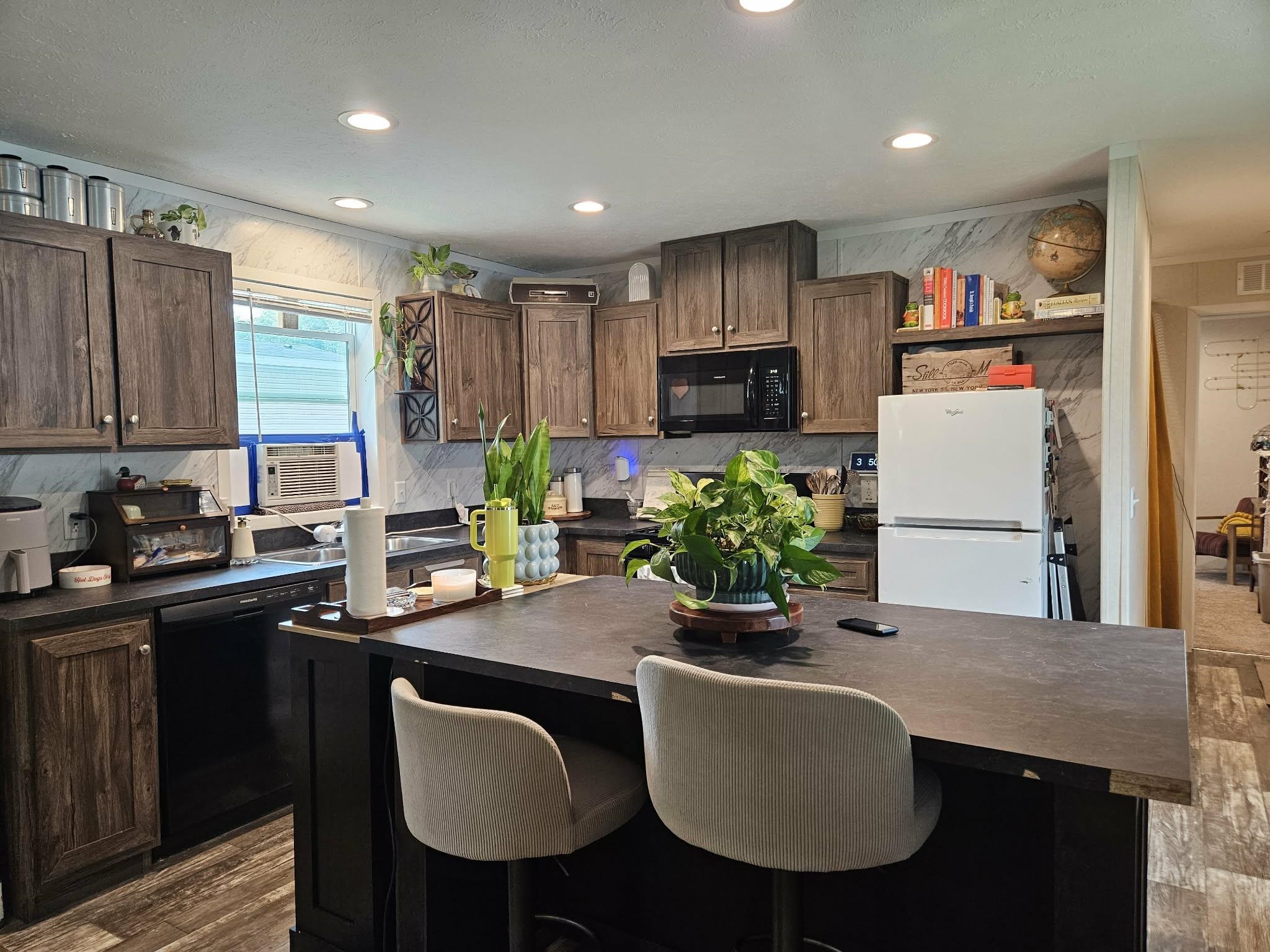 905 E Kalsched Street Property Photo 6