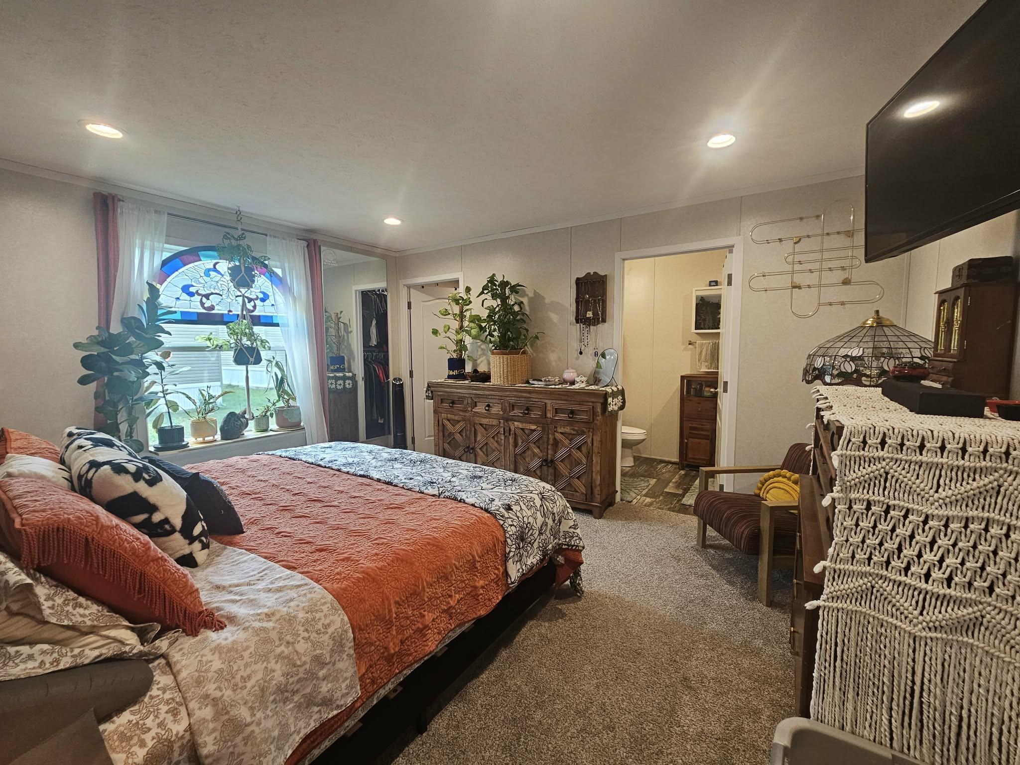 905 E Kalsched Street Property Photo 9