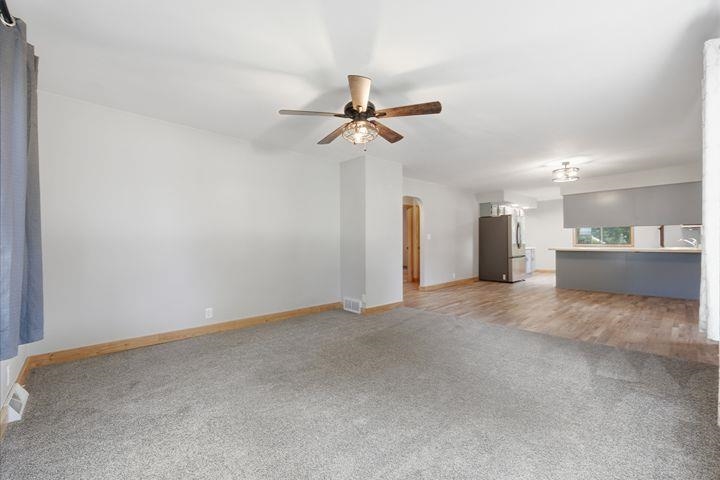 8214 Pine Street Property Photo 4