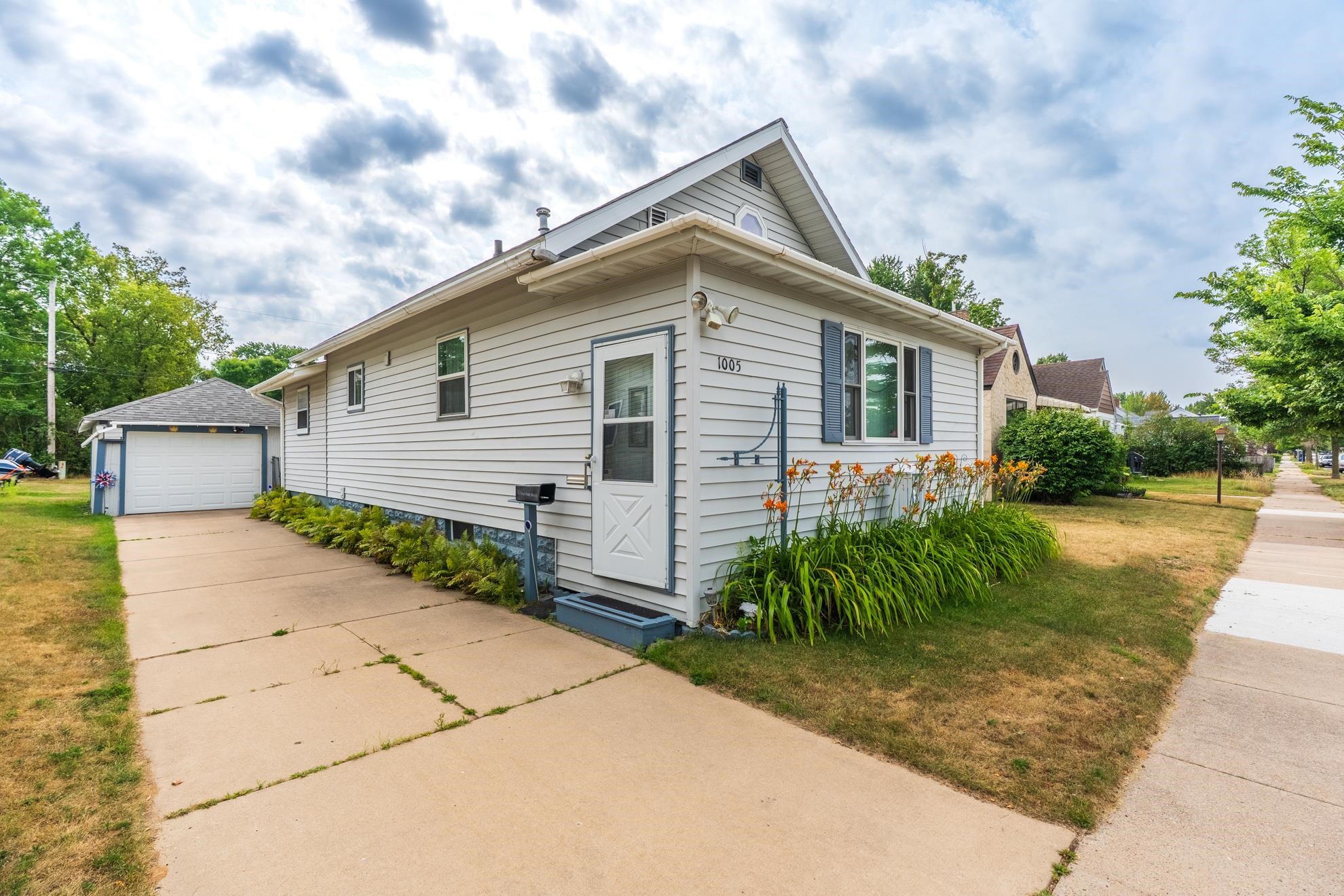 1005 S 12th Avenue Property Photo 6