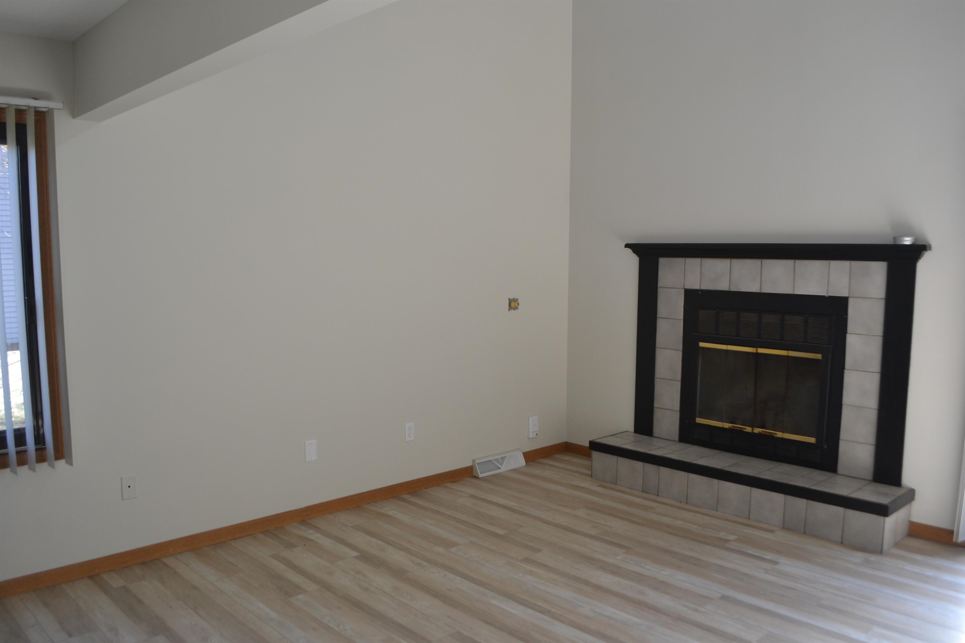 3207 Eau Claire Avenue Property Photo 4