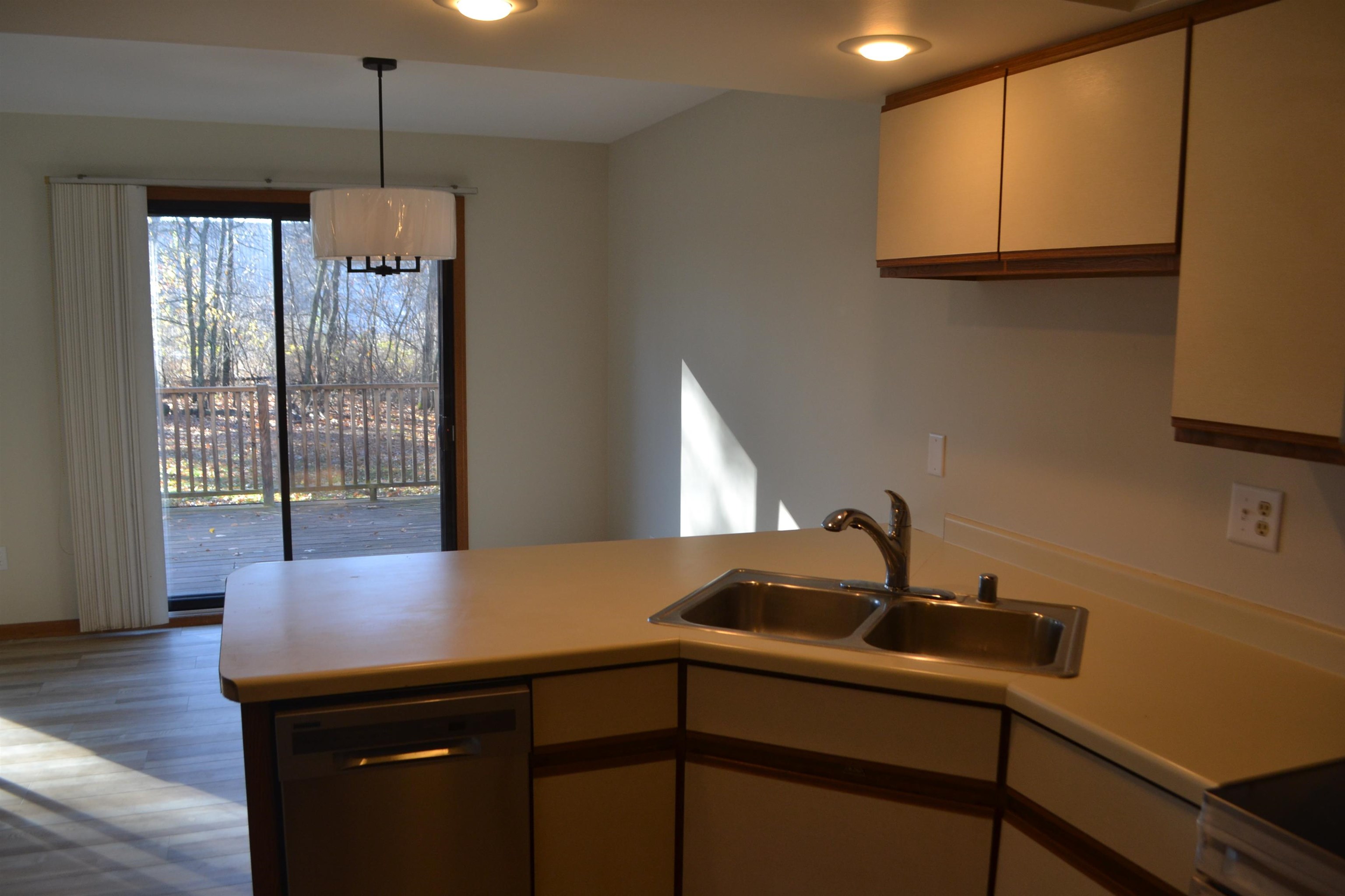 3207 Eau Claire Avenue Property Photo 6
