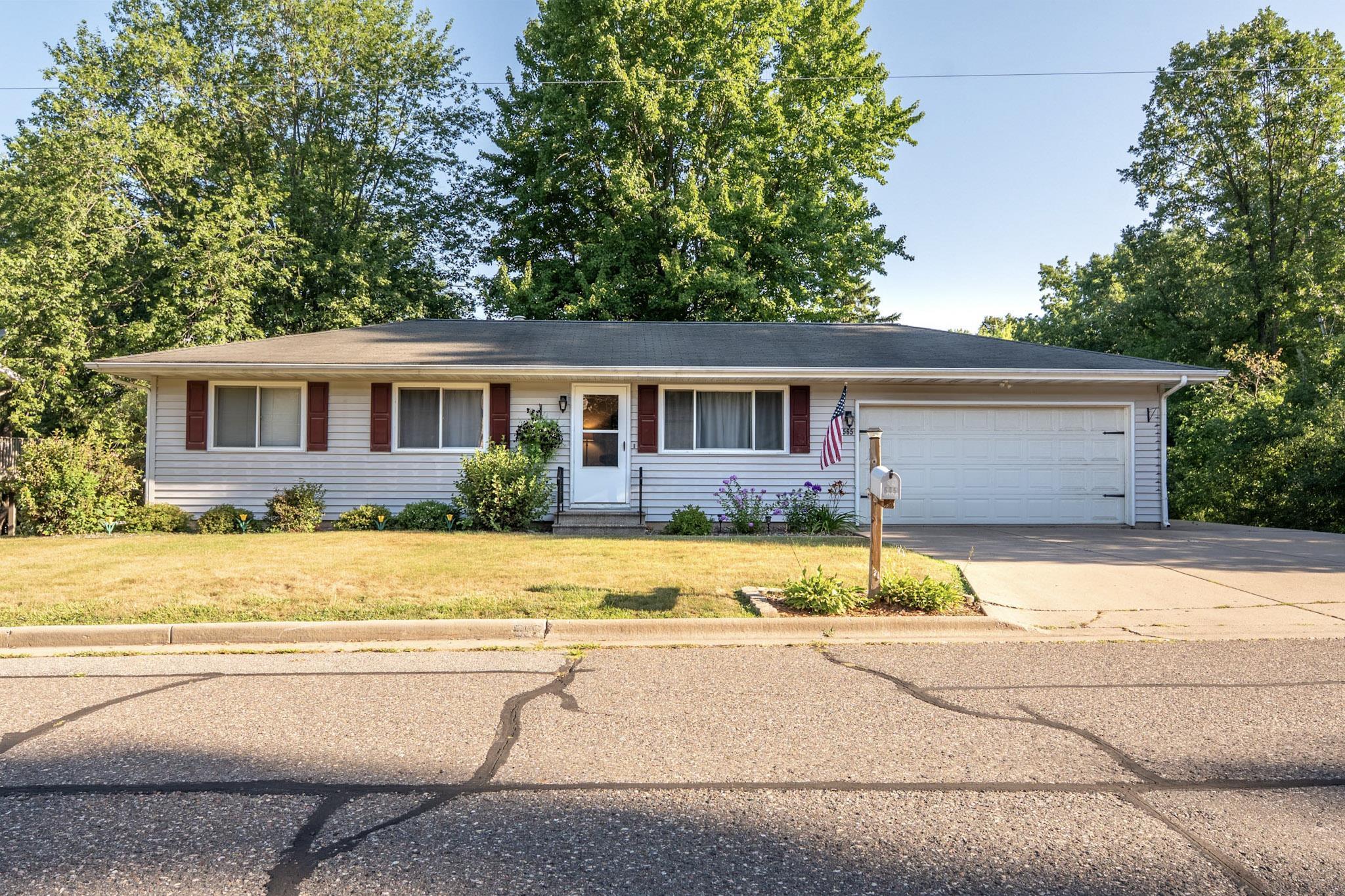 565 Pine Street Property Photo 1