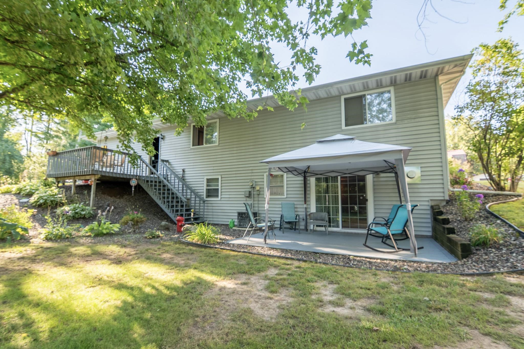 565 Pine Street Property Photo 2