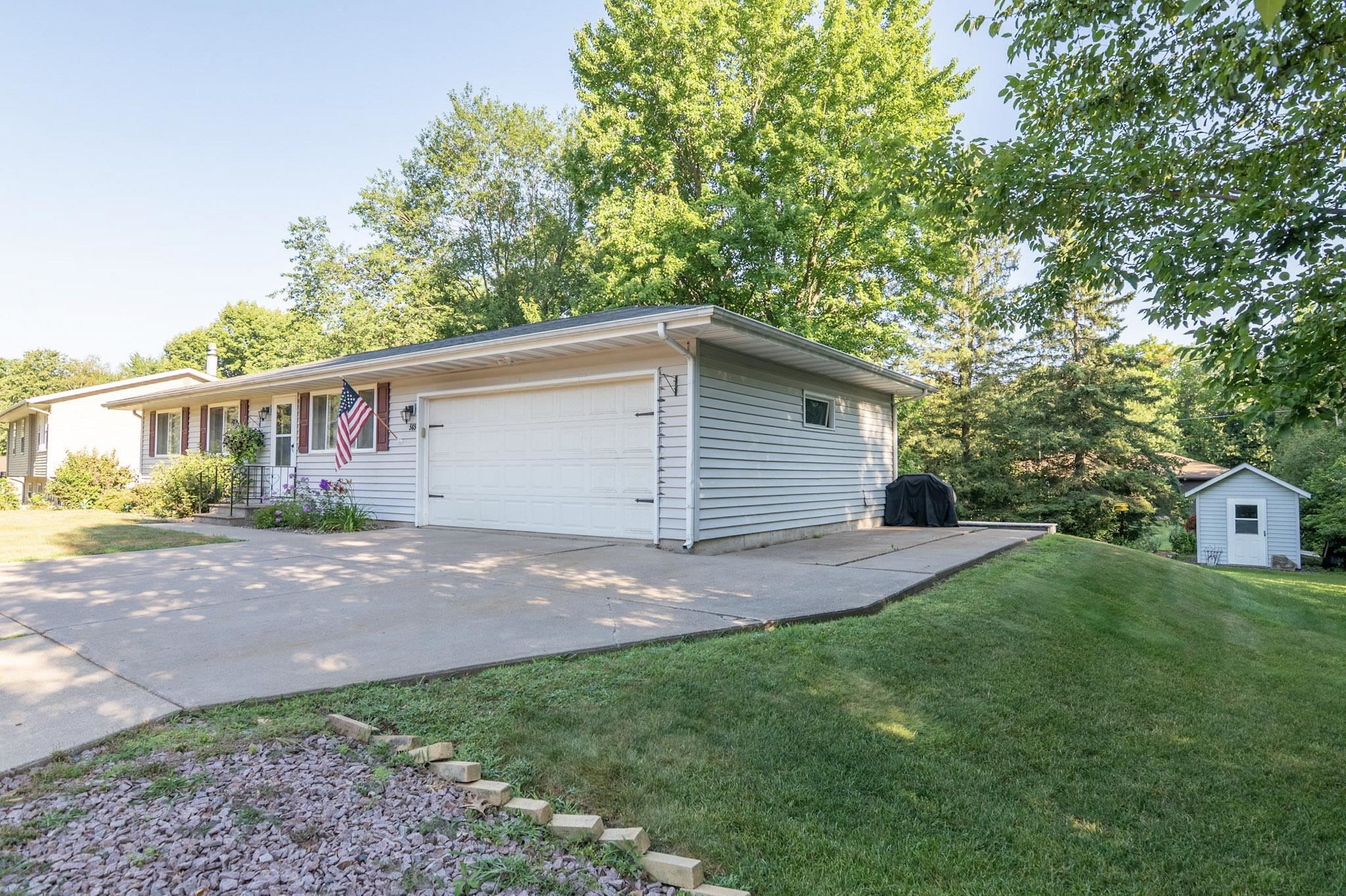 565 Pine Street Property Photo 3