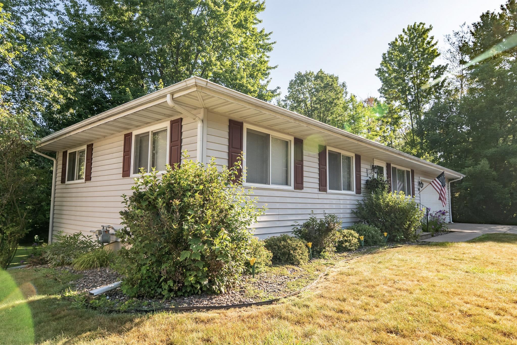565 Pine Street Property Photo 4