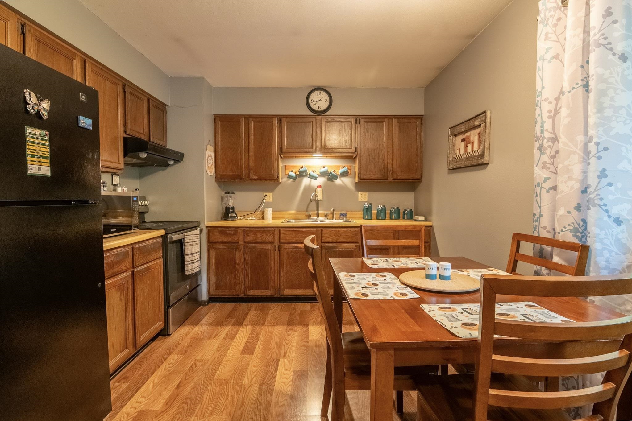 565 Pine Street Property Photo 12