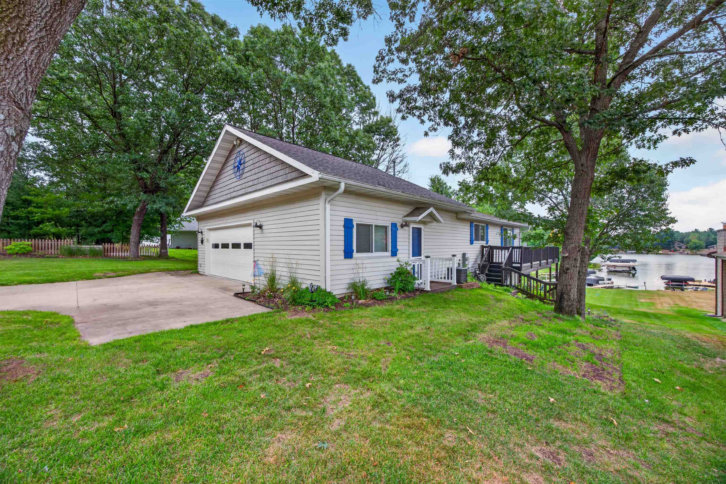 1089 Kings Way Property Photo 4