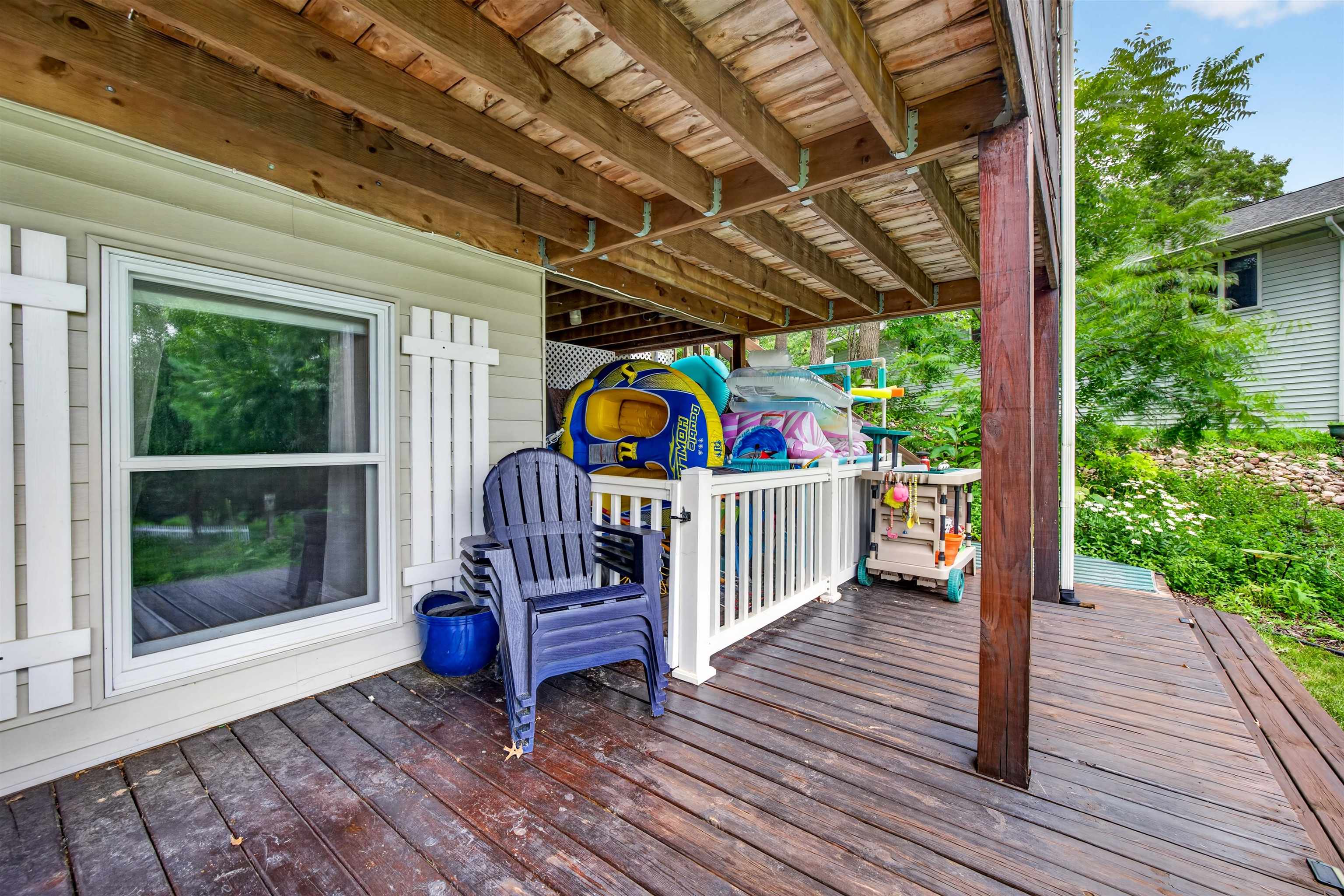 1089 Kings Way Property Photo 11