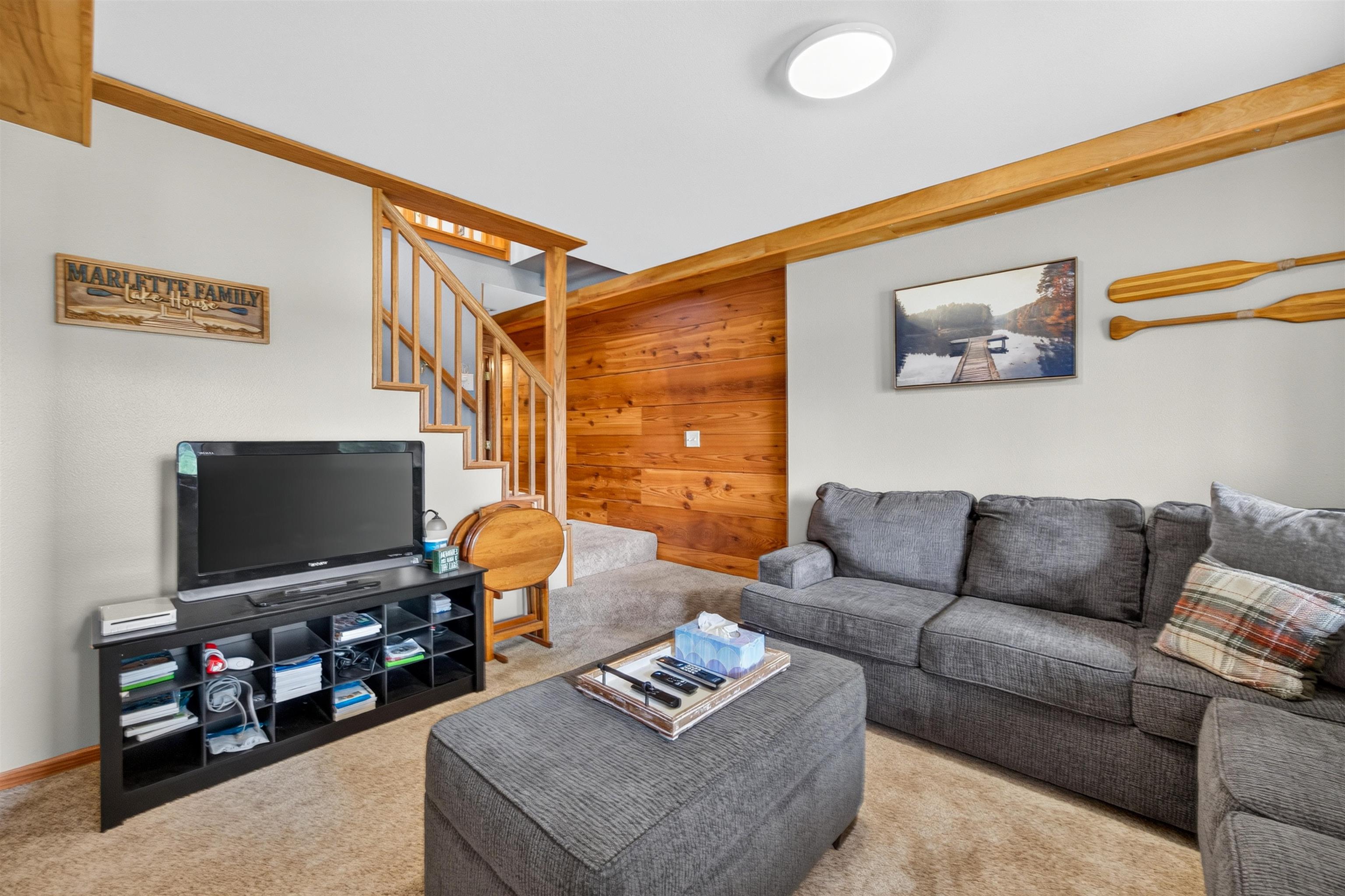 1089 Kings Way Property Photo 37