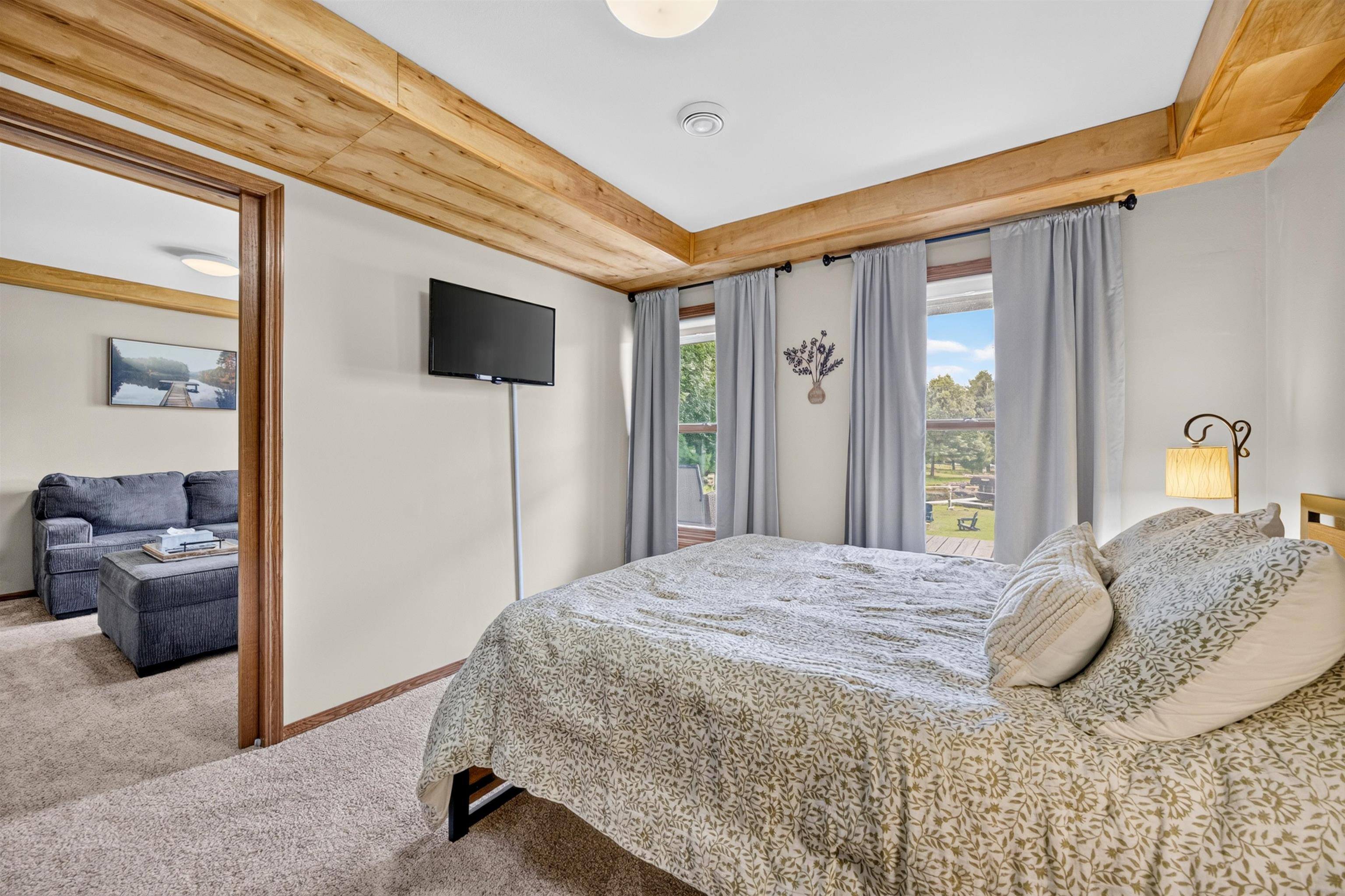 1089 Kings Way Property Photo 39