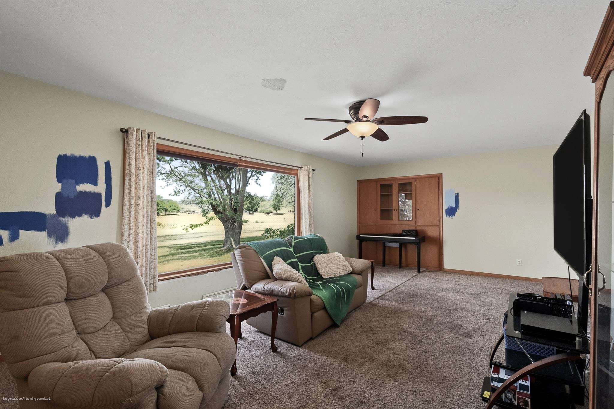 1613 N Peach Avenue Property Photo 8