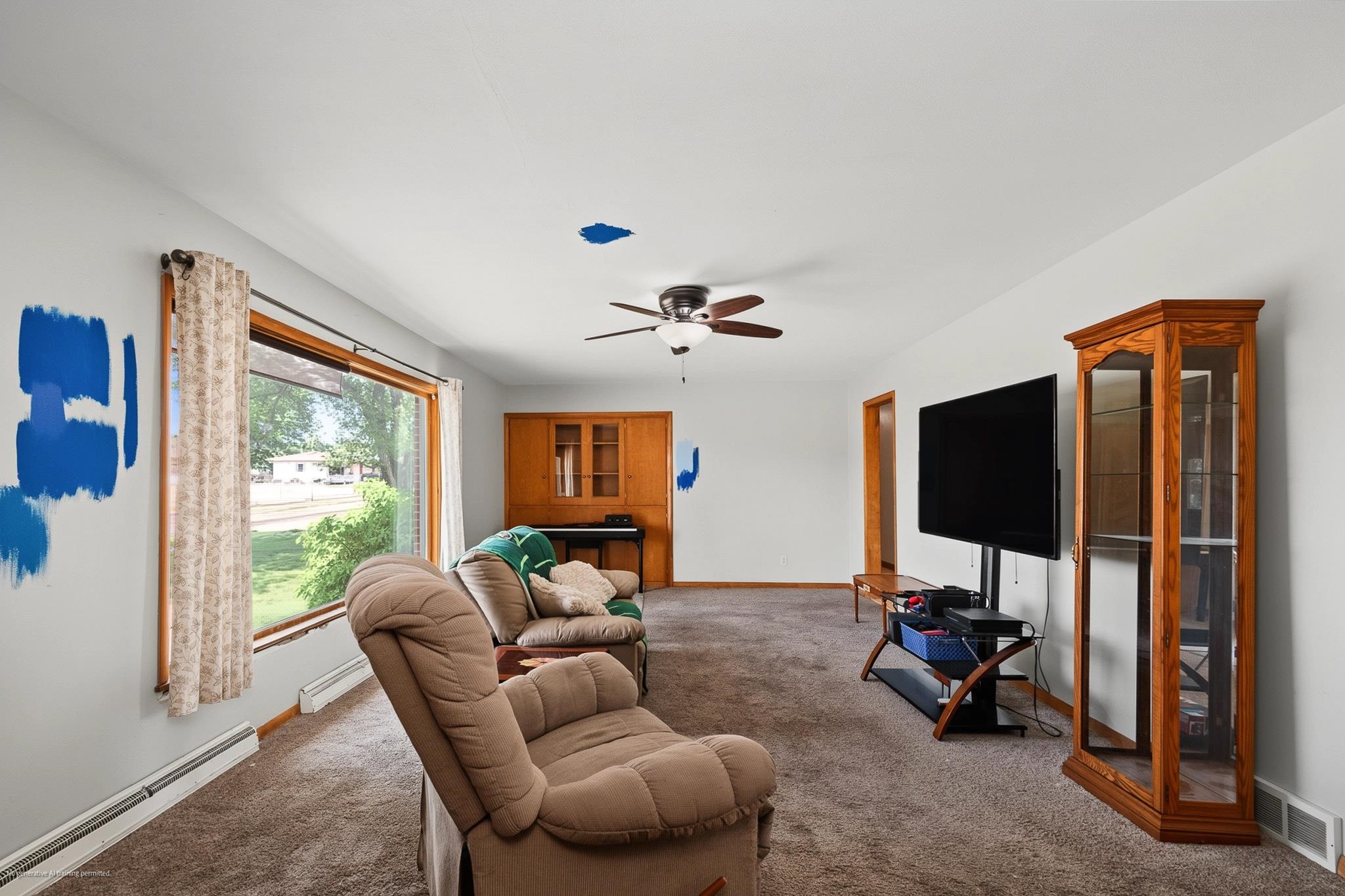 1613 N Peach Avenue Property Photo 9