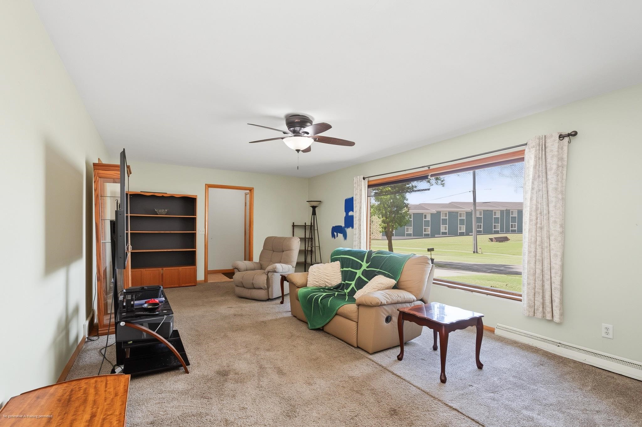 1613 N Peach Avenue Property Photo 11