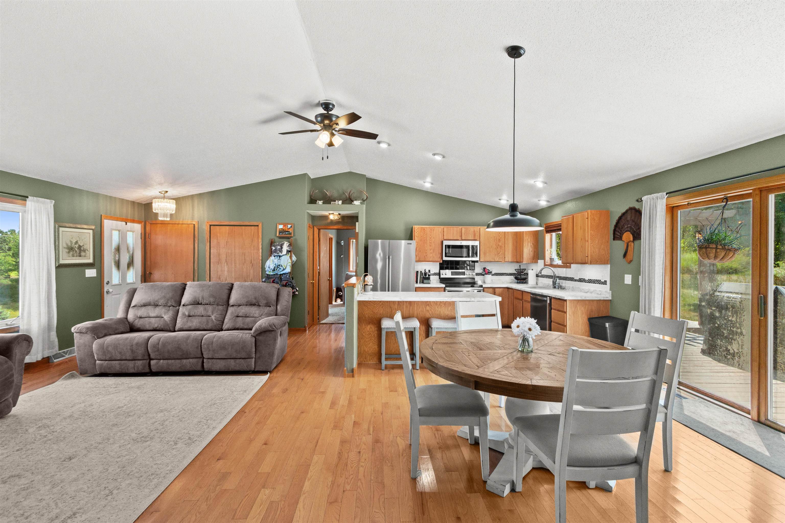 8055 County Road Z Property Photo 4