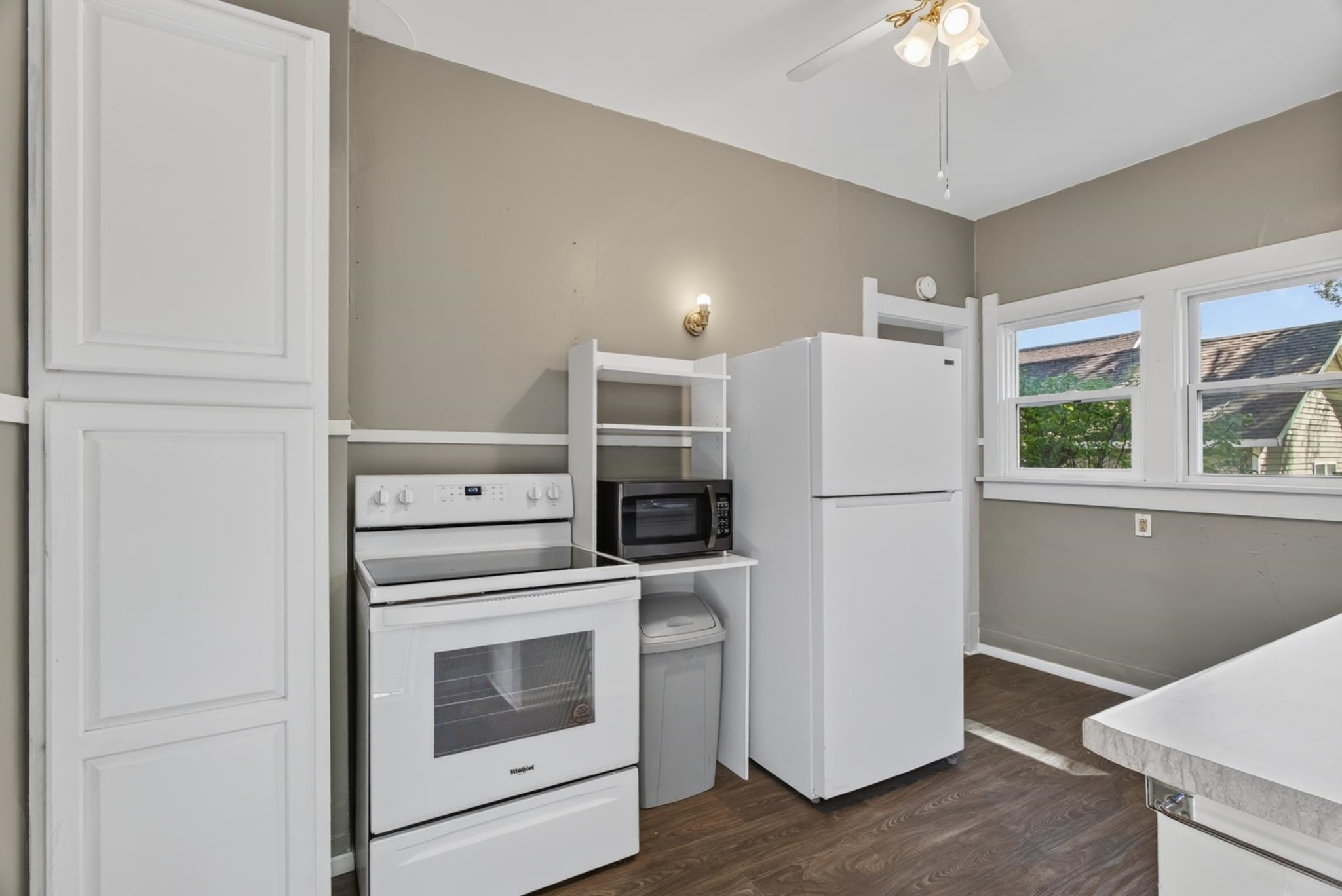 710 Lee Street Property Photo 4
