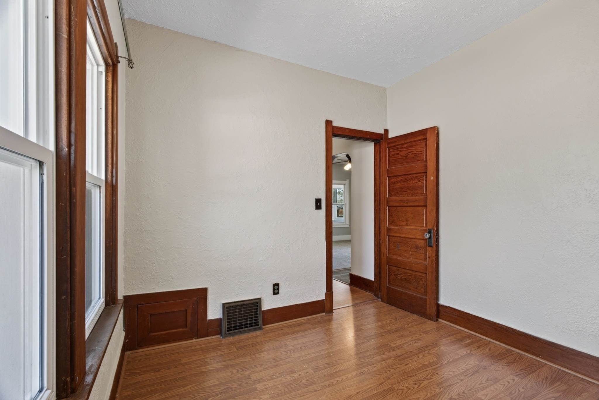 710 Lee Street Property Photo 13